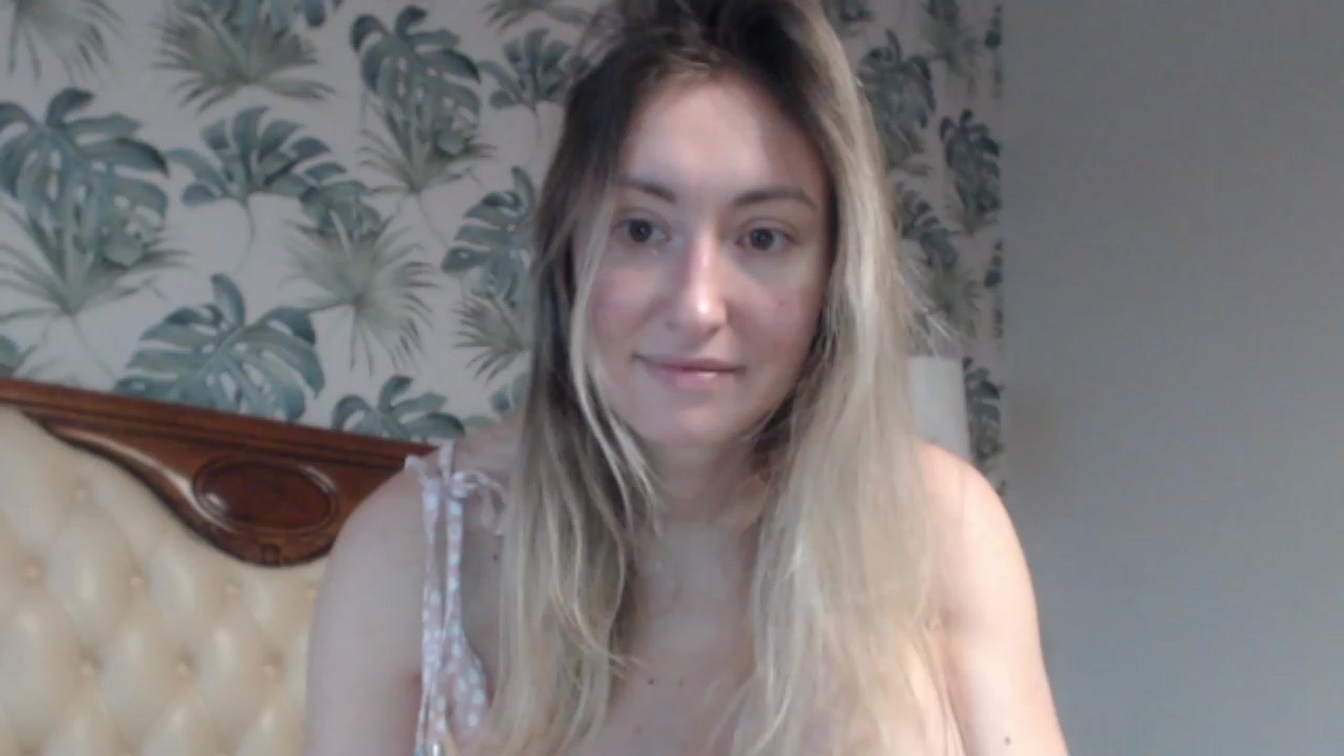 Gallery image thumbnail from Veronica_4u's myfreecams stream on, 01/05/2024, 07:56 image 7 of 20