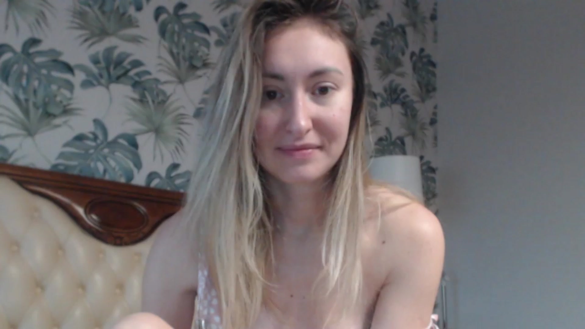 Gallery image thumbnail from Veronica_4u's myfreecams stream on, 01/05/2024, 07:56 image 9 of 20