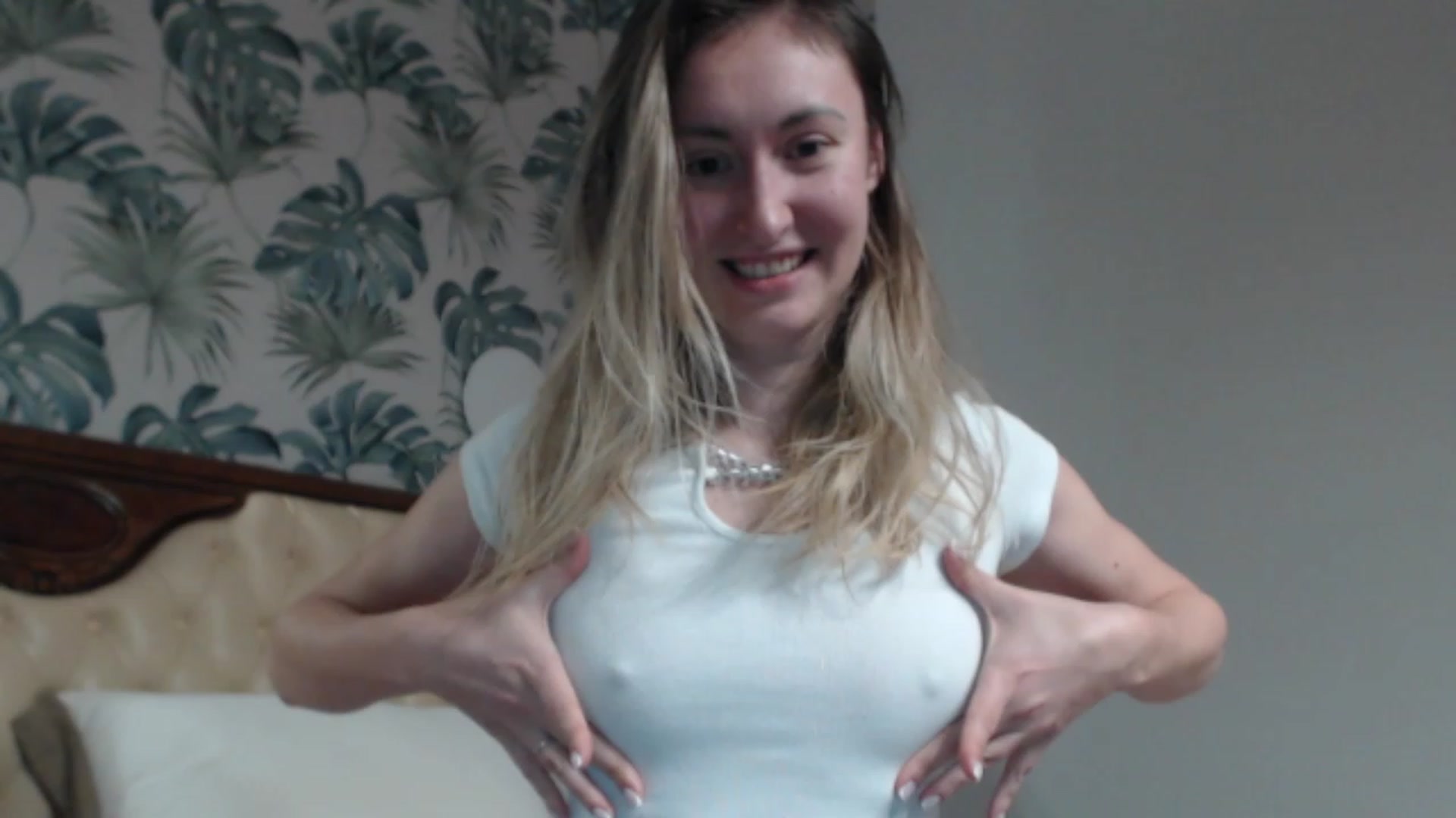 Gallery image thumbnail from Veronica_4u's myfreecams stream on, 01/11/2024, 17:33 image 15 of 20