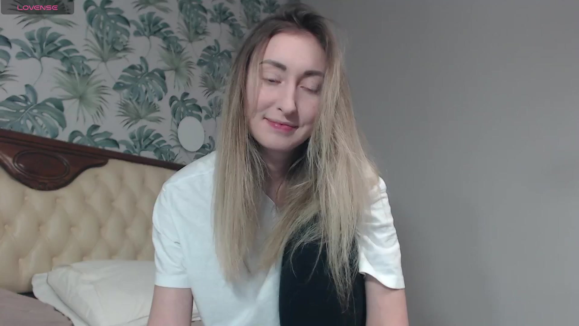 Gallery image thumbnail from Veronica_4u's myfreecams stream on, 02/12/2024, 16:04 image 12 of 20
