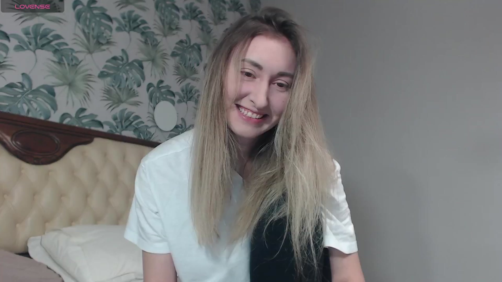 Gallery image thumbnail from Veronica_4u's myfreecams stream on, 02/12/2024, 16:04 image 14 of 20