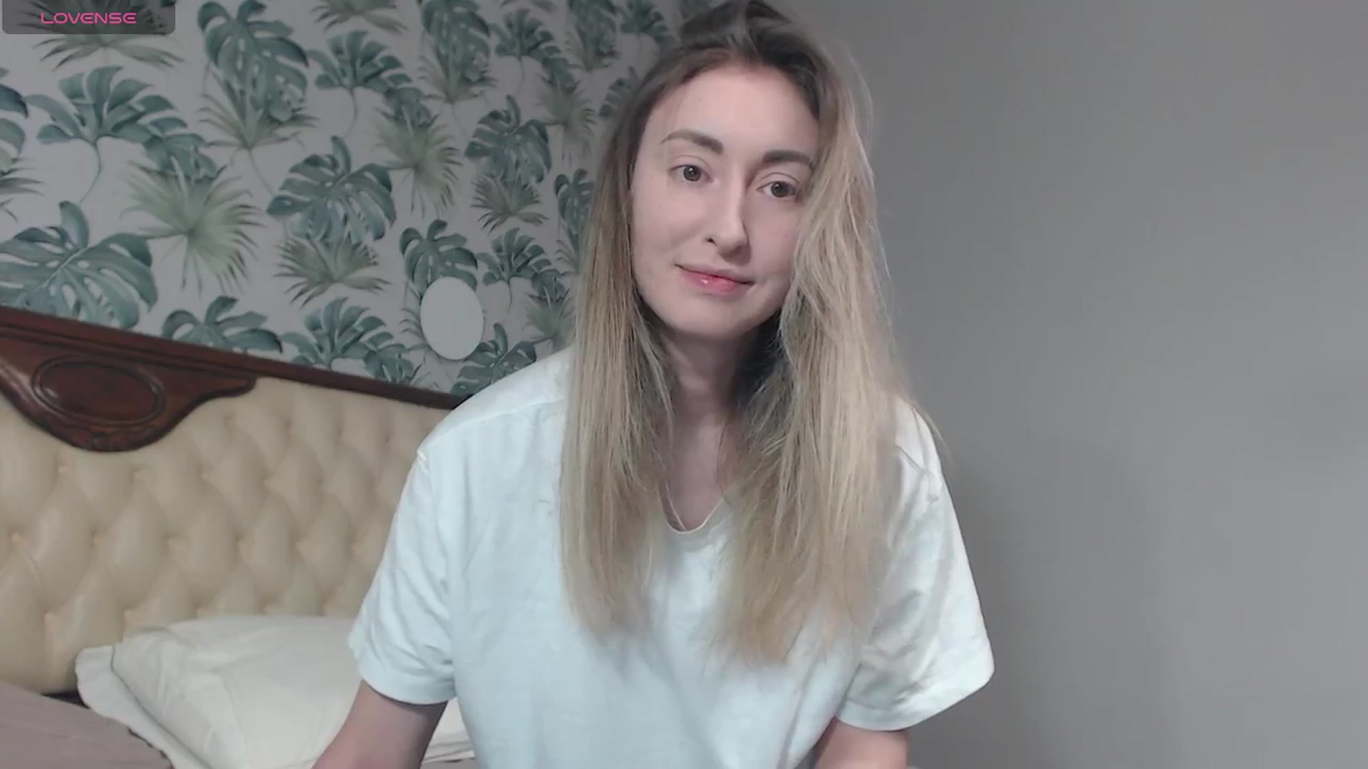 Gallery image thumbnail from Veronica_4u's myfreecams stream on, 02/12/2024, 16:04 image 6 of 20