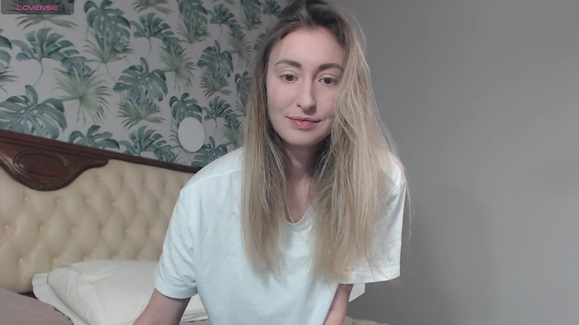 Gallery image thumbnail from Veronica_4u's myfreecams stream on, 02/12/2024, 16:04 image 4 of 20
