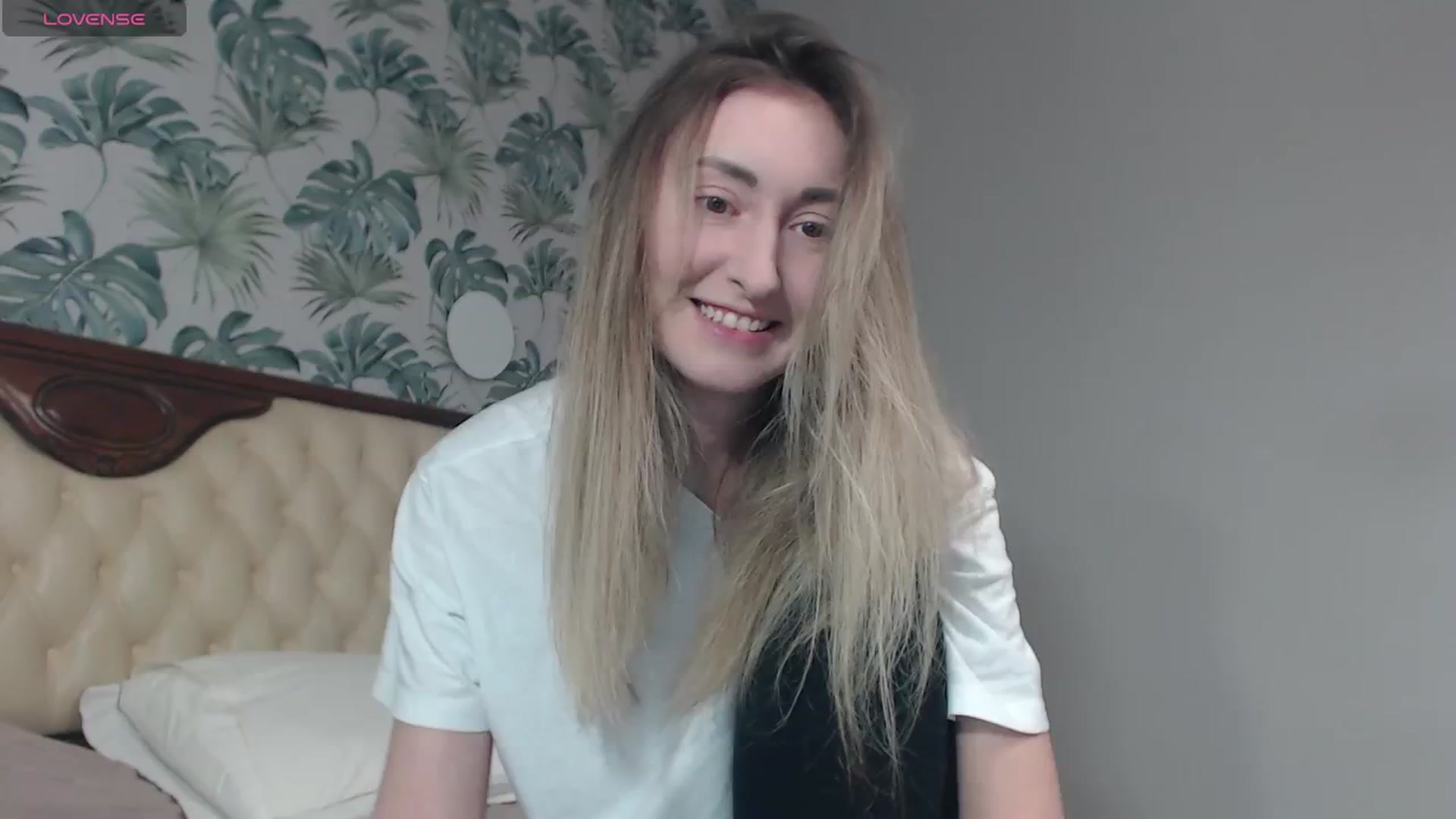 Gallery image thumbnail from Veronica_4u's myfreecams stream on, 02/12/2024, 16:04 image 15 of 20