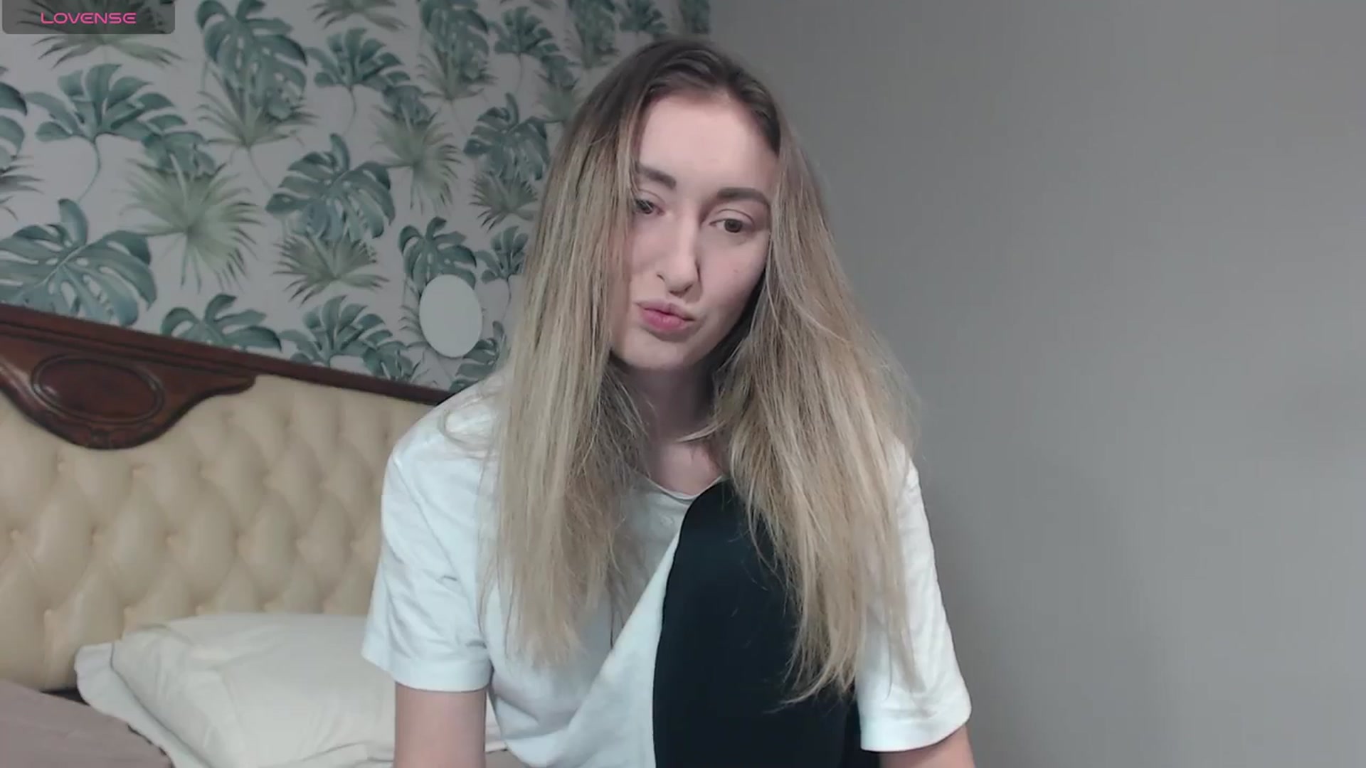 Gallery image thumbnail from Veronica_4u's myfreecams stream on, 02/12/2024, 16:04 image 16 of 20