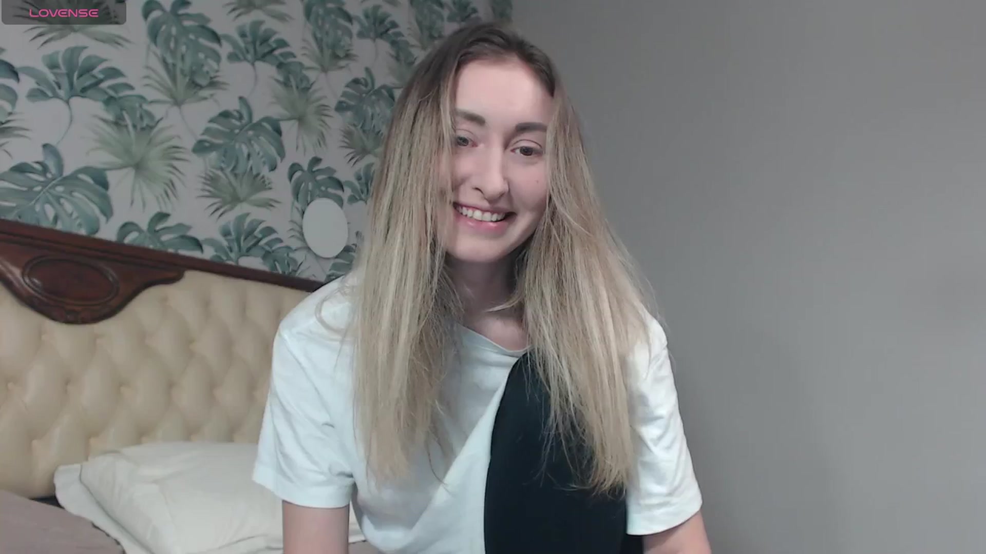 Gallery image thumbnail from Veronica_4u's myfreecams stream on, 02/12/2024, 16:04 image 17 of 20