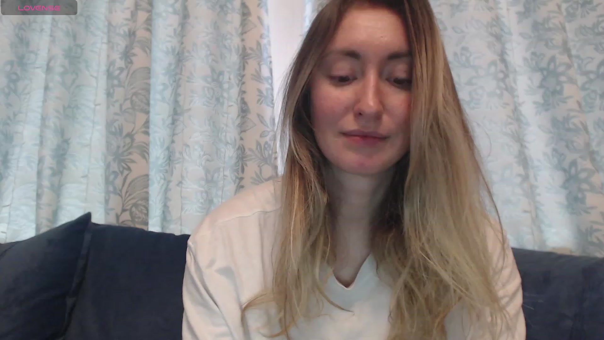 Gallery image thumbnail from Veronica_4u's myfreecams stream on, 02/13/2024, 08:04 image 19 of 20