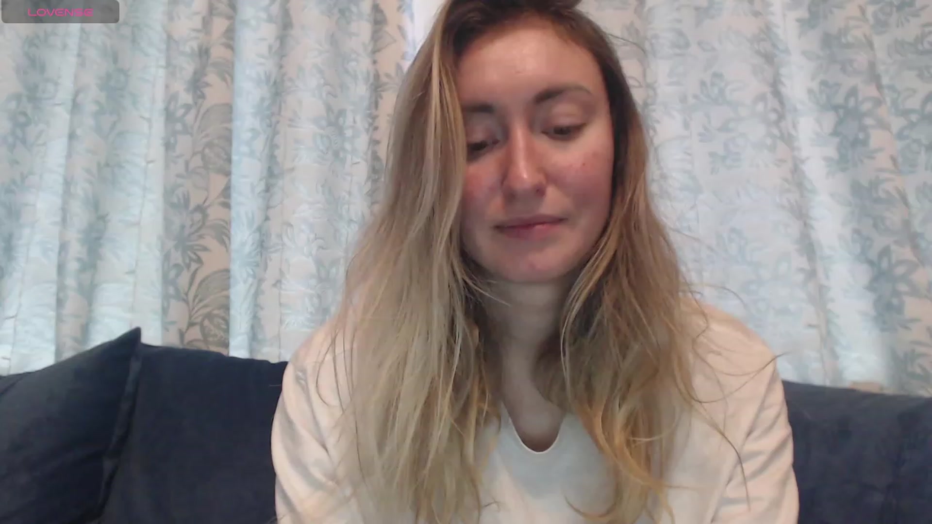 Gallery image thumbnail from Veronica_4u's myfreecams stream on, 02/13/2024, 08:04 image 8 of 20
