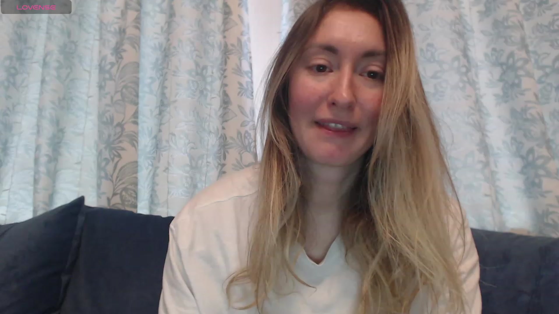 Gallery image thumbnail from Veronica_4u's myfreecams stream on, 02/13/2024, 08:04 image 16 of 20