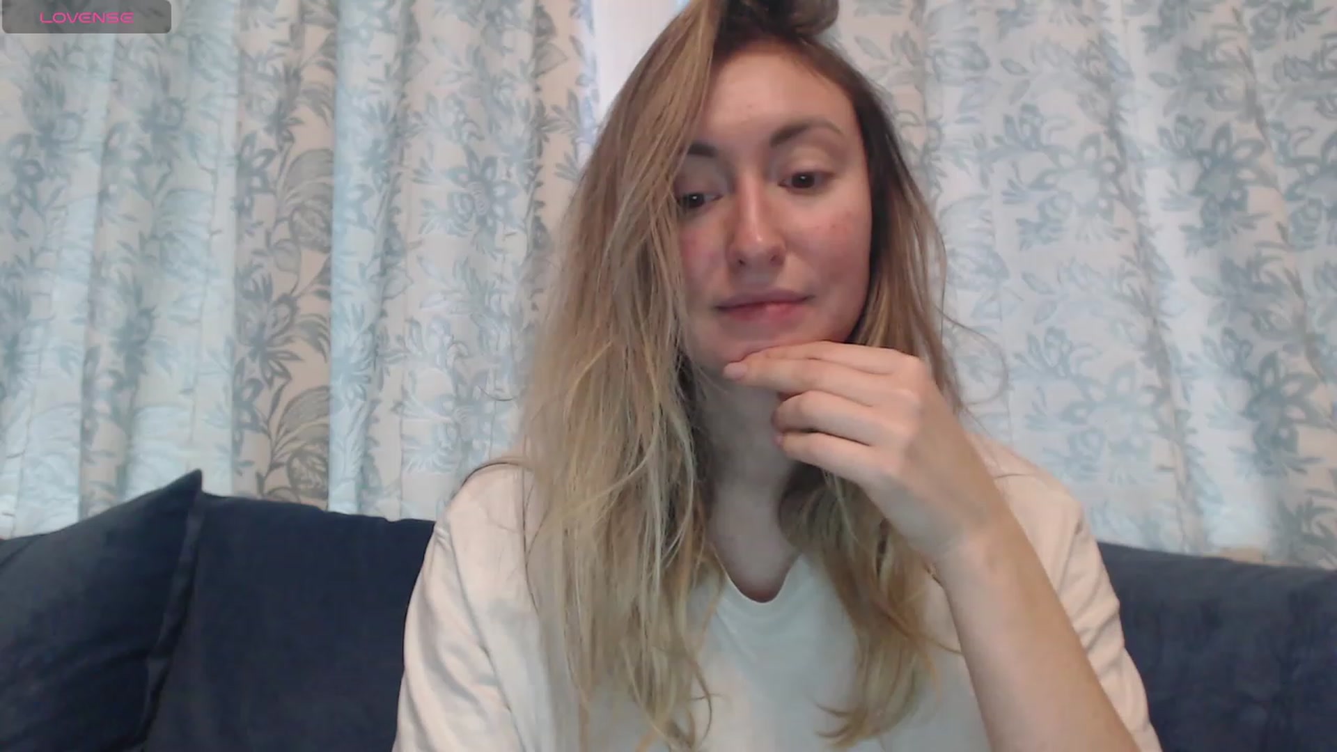 Gallery image thumbnail from Veronica_4u's myfreecams stream on, 02/13/2024, 08:04 image 3 of 20