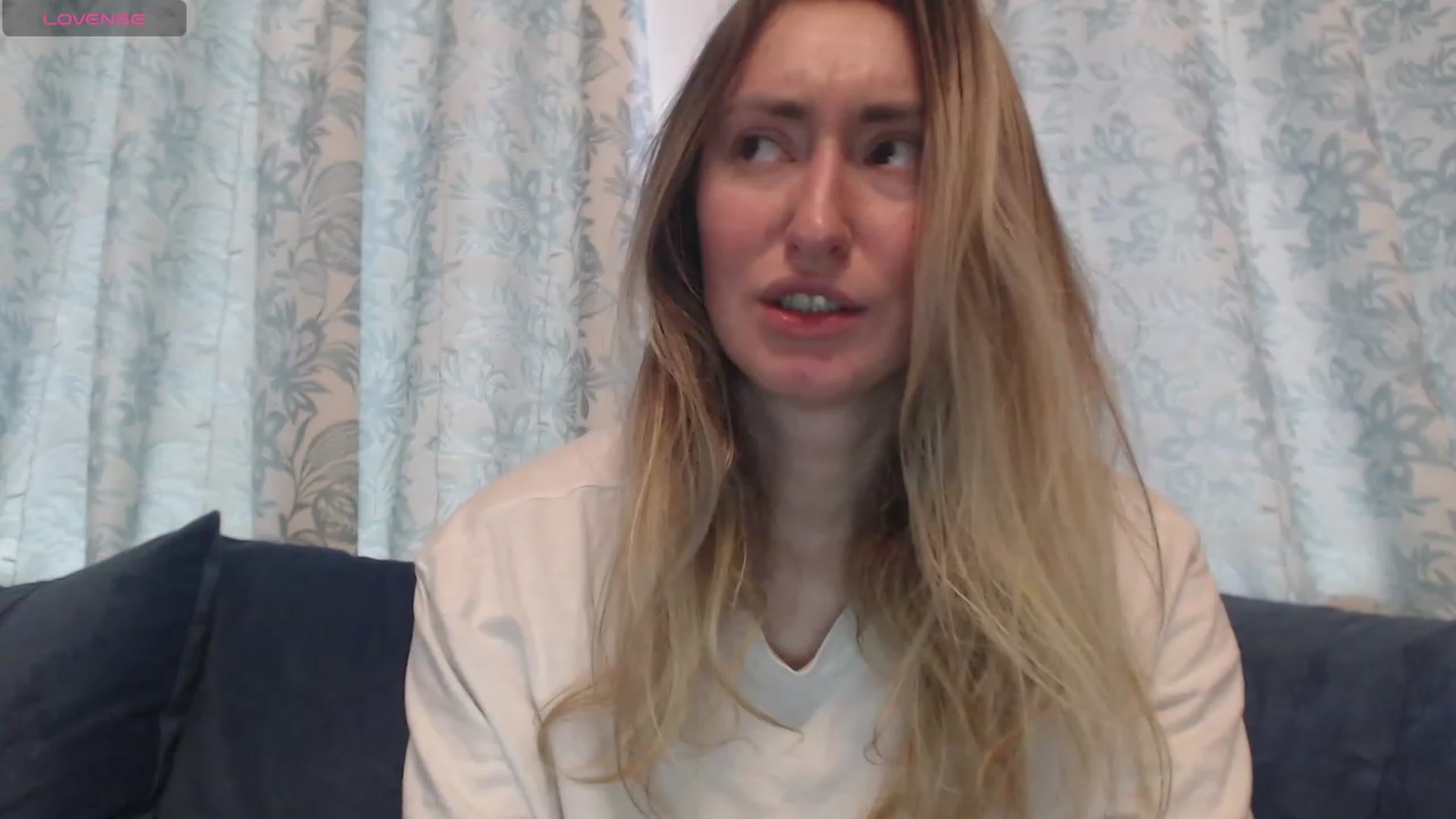 Gallery image thumbnail from Veronica_4u's myfreecams stream on, 02/13/2024, 08:04 image 17 of 20