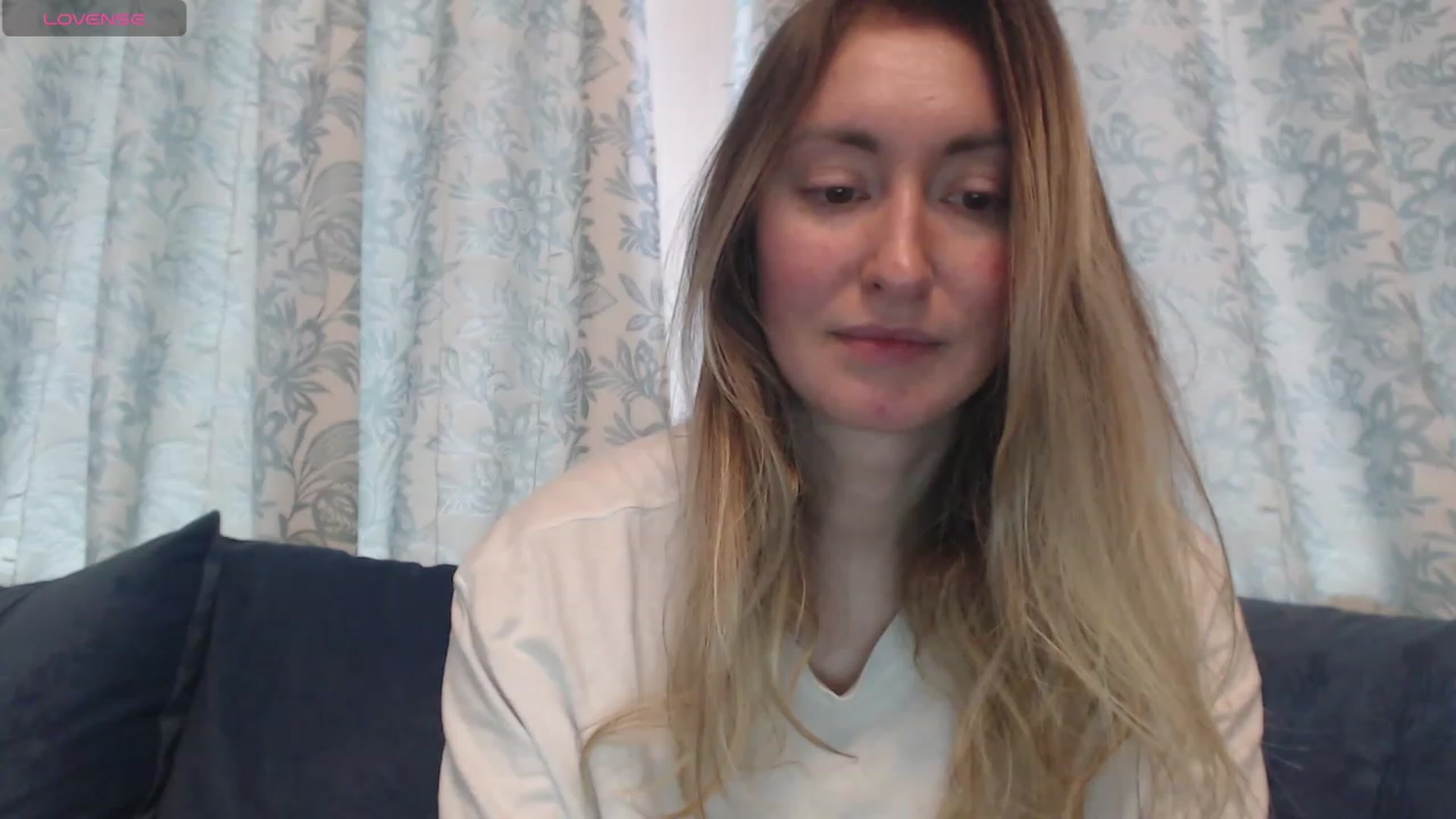 Gallery image thumbnail from Veronica_4u's myfreecams stream on, 02/13/2024, 08:04 image 18 of 20