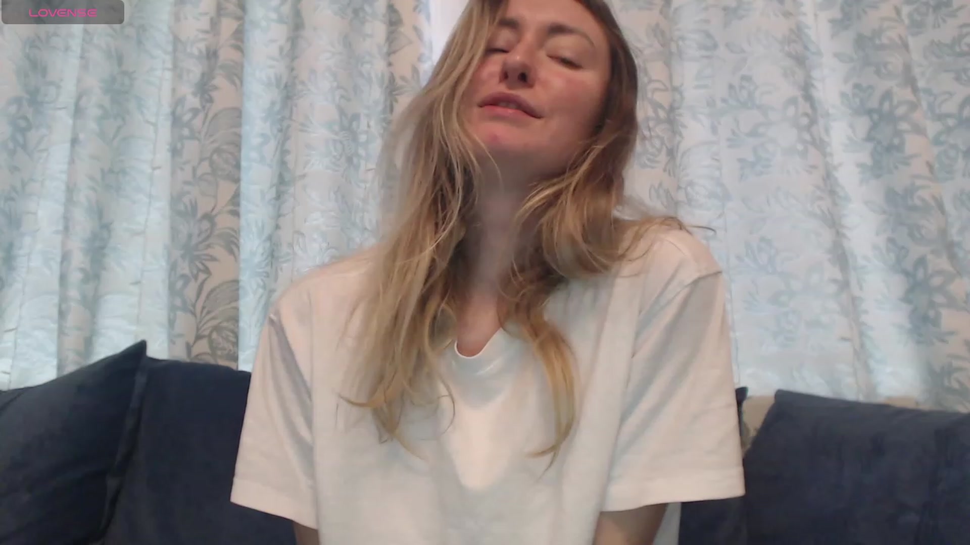 Gallery image thumbnail from Veronica_4u's myfreecams stream on, 02/13/2024, 08:04 image 11 of 20