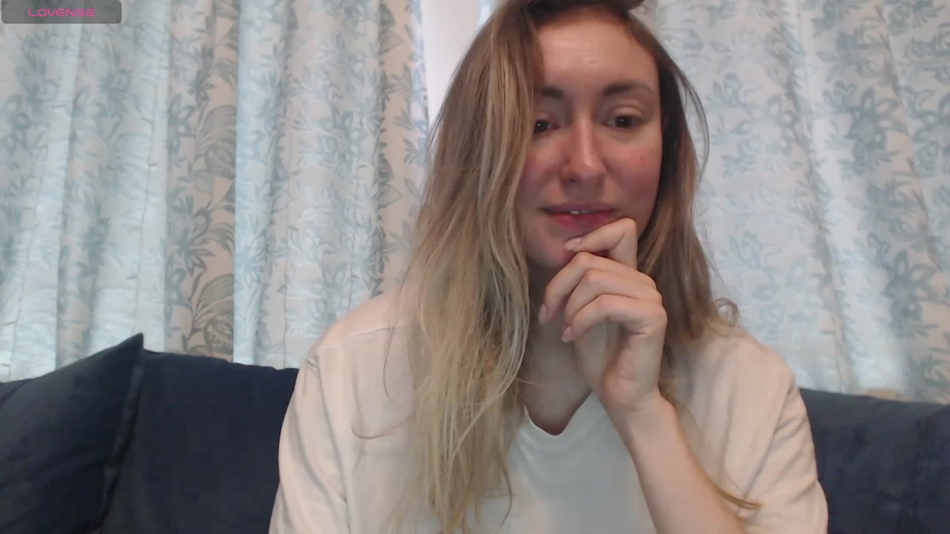 Gallery image thumbnail from Veronica_4u's myfreecams stream on, 02/13/2024, 08:04 image 10 of 20