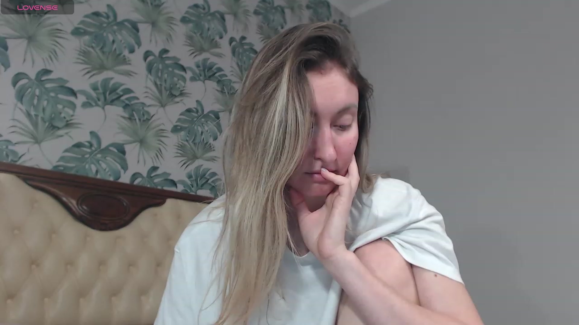 Gallery image thumbnail from Veronica_4u's myfreecams stream on, 02/13/2024, 09:27 image 10 of 20