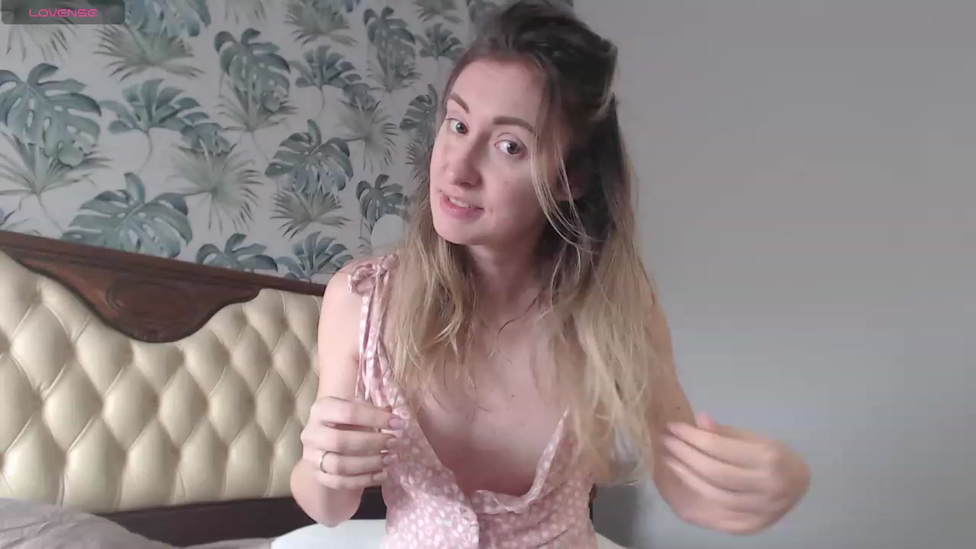 Gallery image thumbnail from Veronica_4u's myfreecams stream on, 02/14/2024, 08:34 image 11 of 20