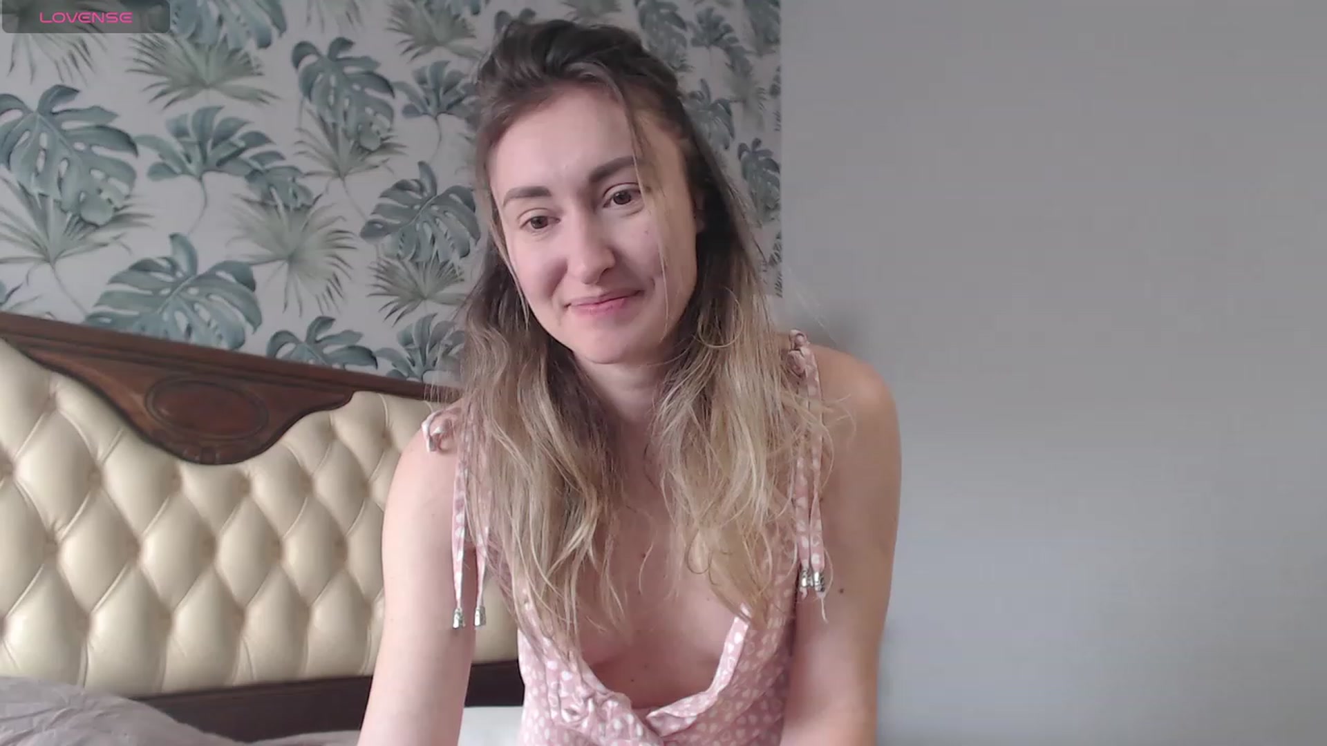 Gallery image thumbnail from Veronica_4u's myfreecams stream on, 02/14/2024, 08:34 image 12 of 20