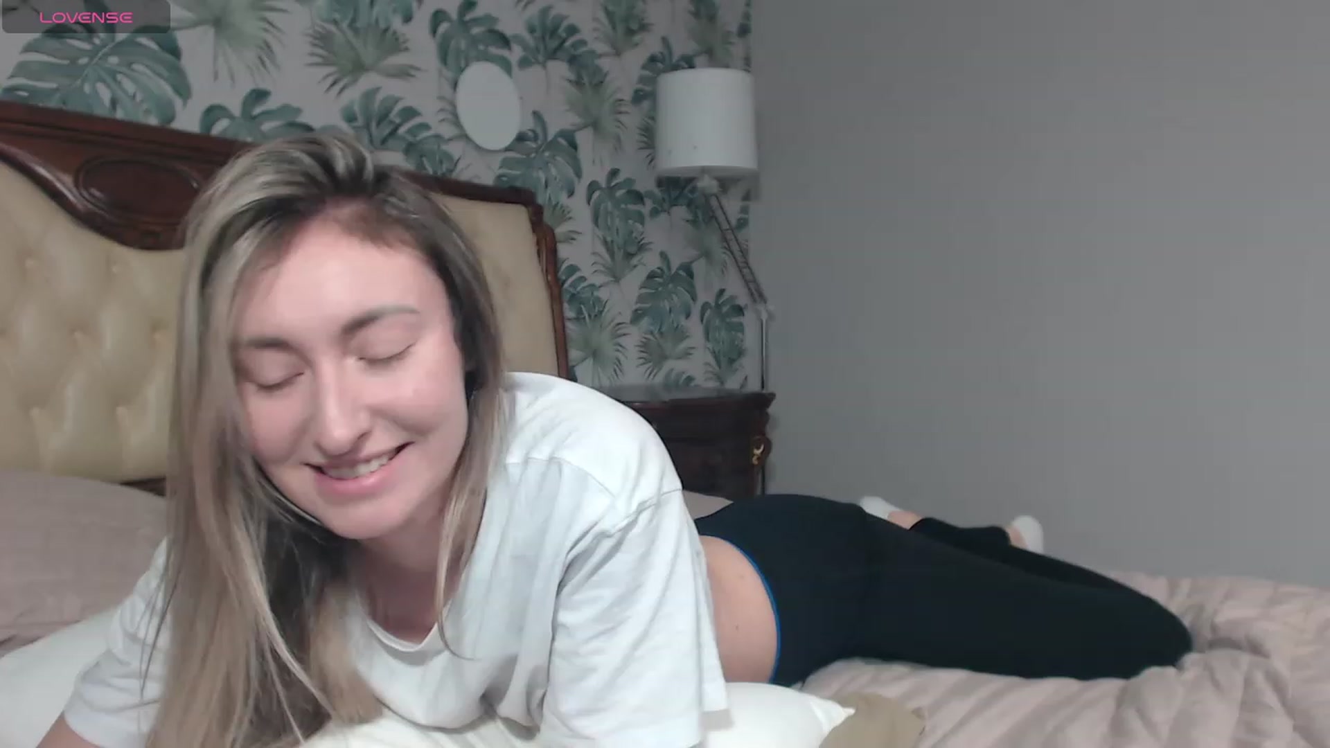 Gallery image thumbnail from Veronica_4u's myfreecams stream on, 02/15/2024, 16:45 image 2 of 20