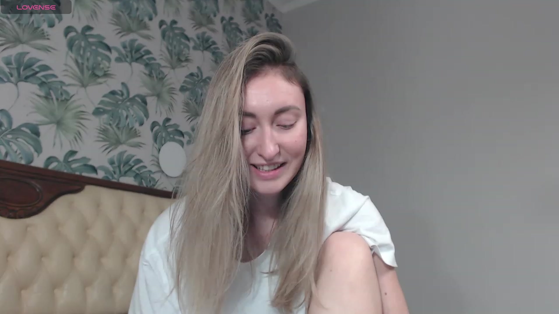Gallery image thumbnail from Veronica_4u's myfreecams stream on, 02/17/2024, 17:27 image 4 of 20