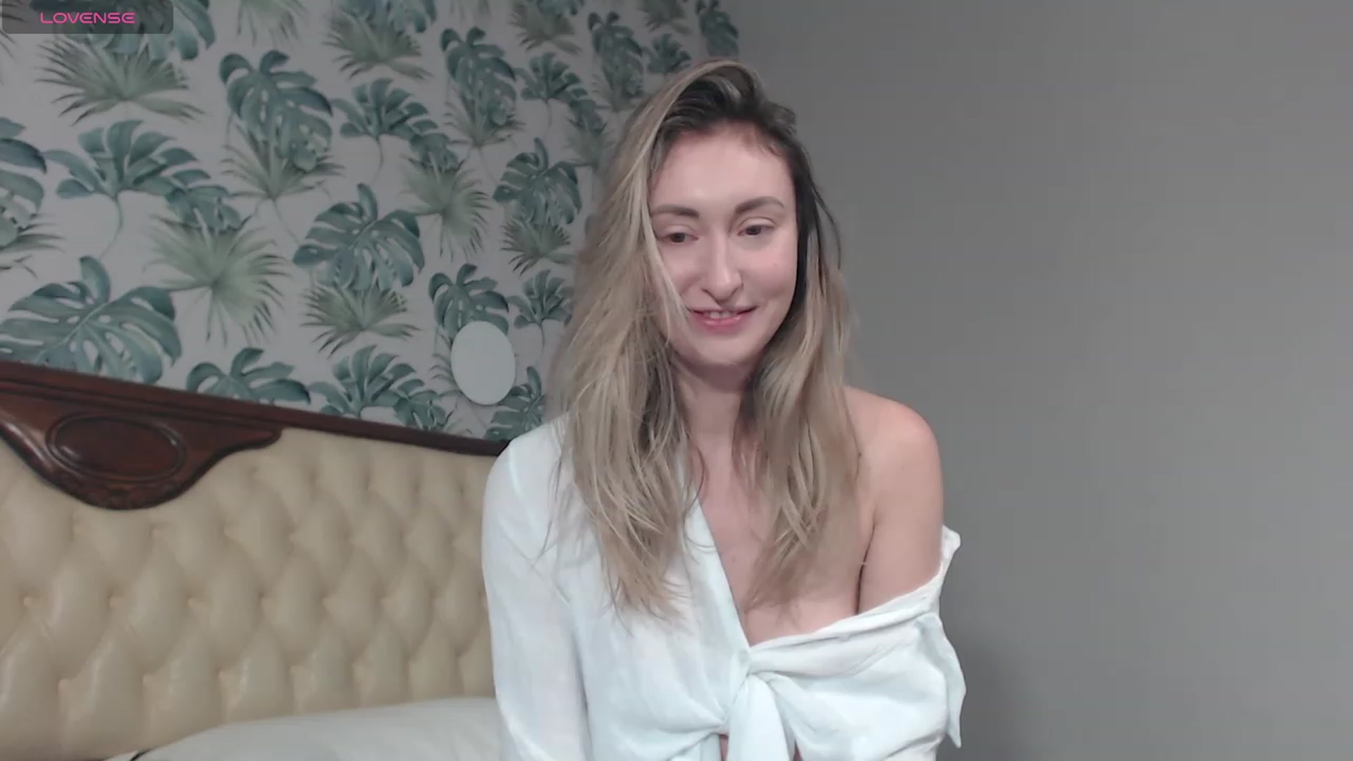 Gallery image thumbnail from Veronica_4u's myfreecams stream on, 02/19/2024, 16:02 image 18 of 20