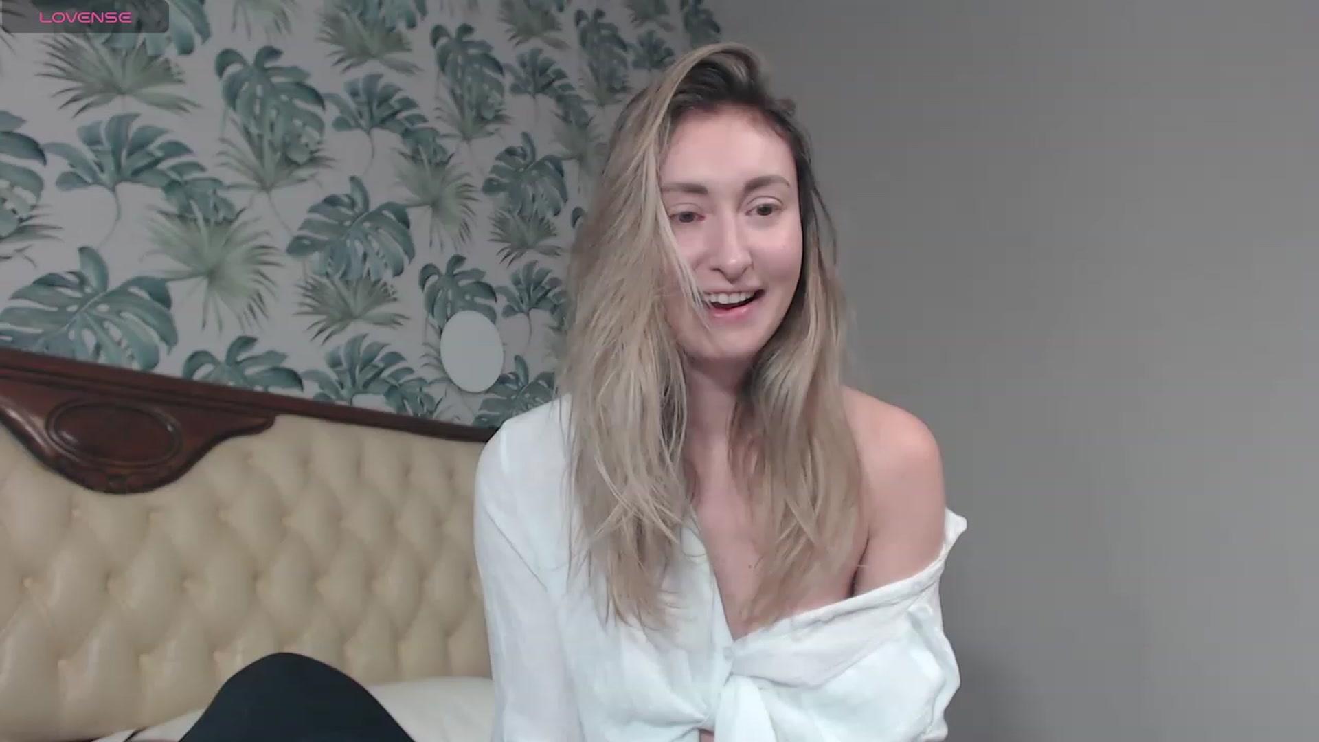 Gallery image thumbnail from Veronica_4u's myfreecams stream on, 02/19/2024, 16:02 image 20 of 20