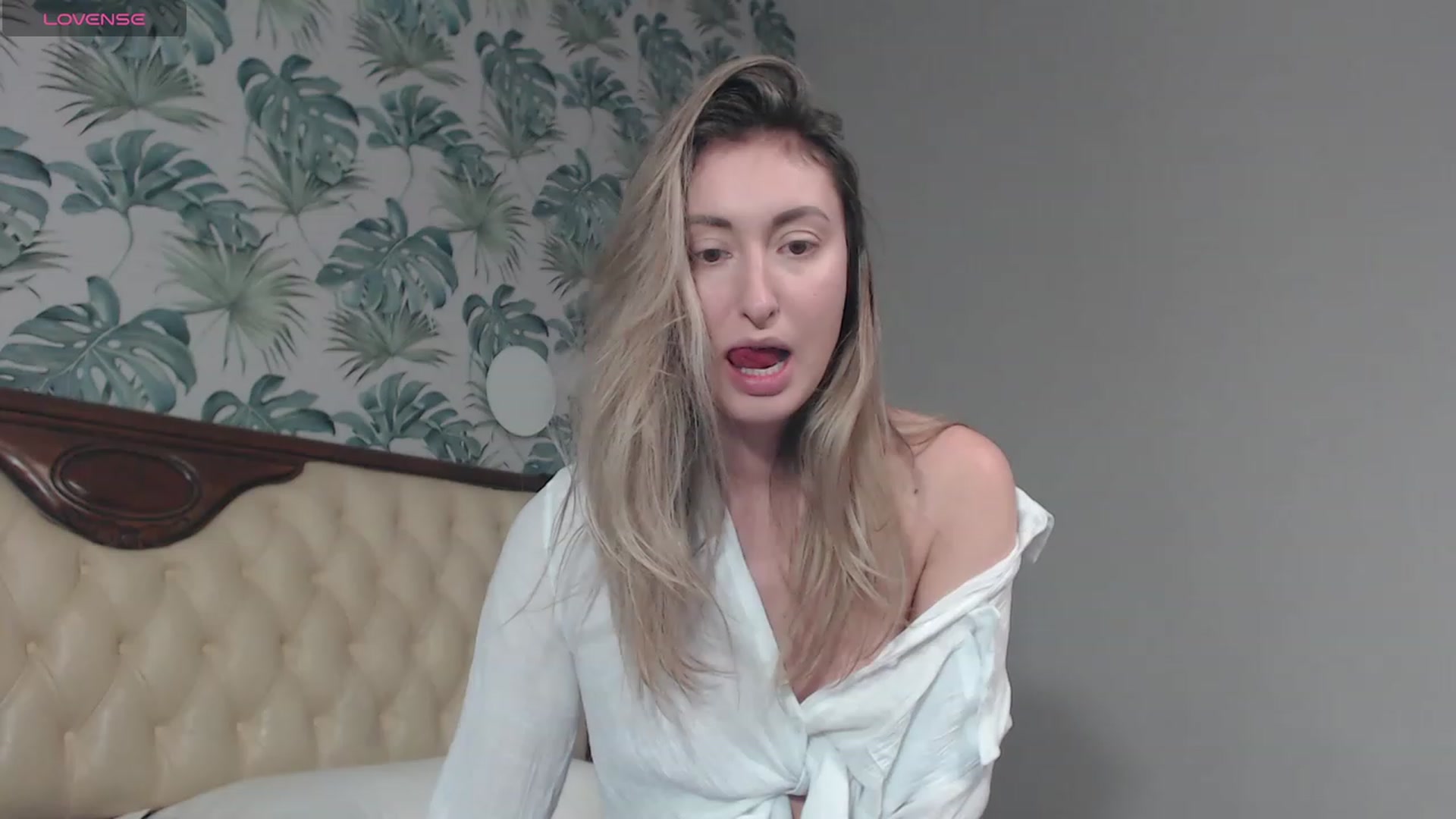 Gallery image thumbnail from Veronica_4u's myfreecams stream on, 02/19/2024, 16:02 image 2 of 20