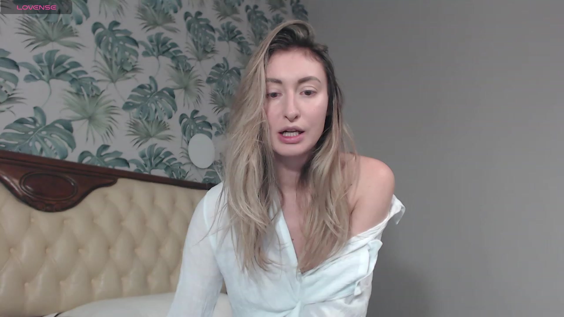 Gallery image thumbnail from Veronica_4u's myfreecams stream on, 02/19/2024, 16:02 image 14 of 20