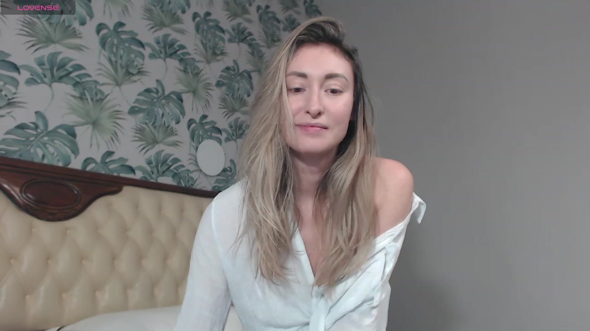 Gallery image thumbnail from Veronica_4u's myfreecams stream on, 02/19/2024, 16:02 image 19 of 20