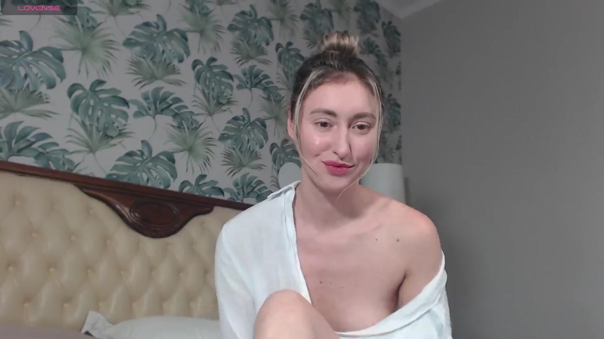 Gallery image thumbnail from Veronica_4u's myfreecams stream on, 02/22/2024, 19:28 image 5 of 20