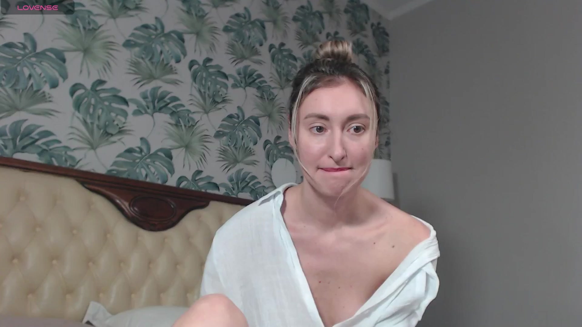 Gallery image thumbnail from Veronica_4u's myfreecams stream on, 02/22/2024, 19:28 image 10 of 20
