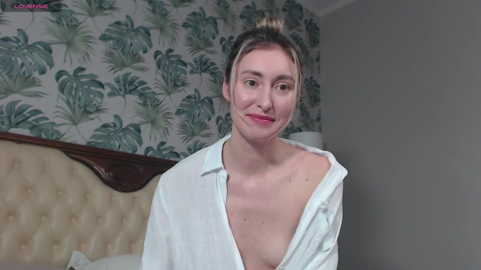 Gallery image thumbnail from Veronica_4u's myfreecams stream on, 02/22/2024, 19:28 image 17 of 20