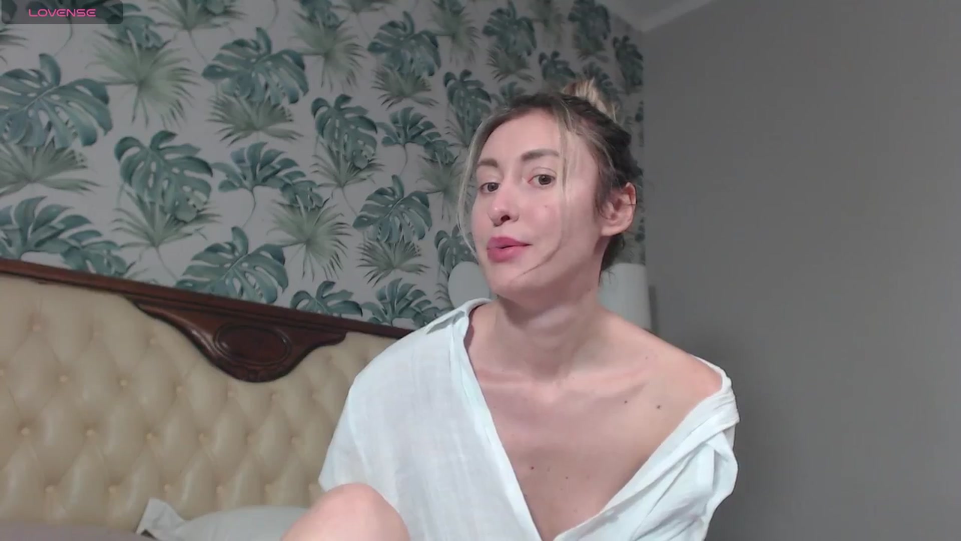 Gallery image thumbnail from Veronica_4u's myfreecams stream on, 02/22/2024, 19:28 image 9 of 20