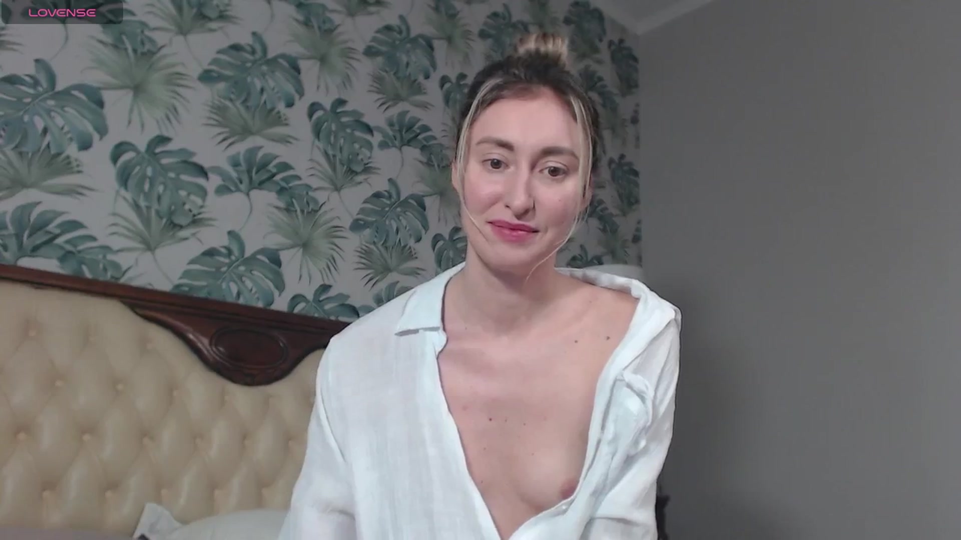 Gallery image thumbnail from Veronica_4u's myfreecams stream on, 02/22/2024, 19:28 image 12 of 20