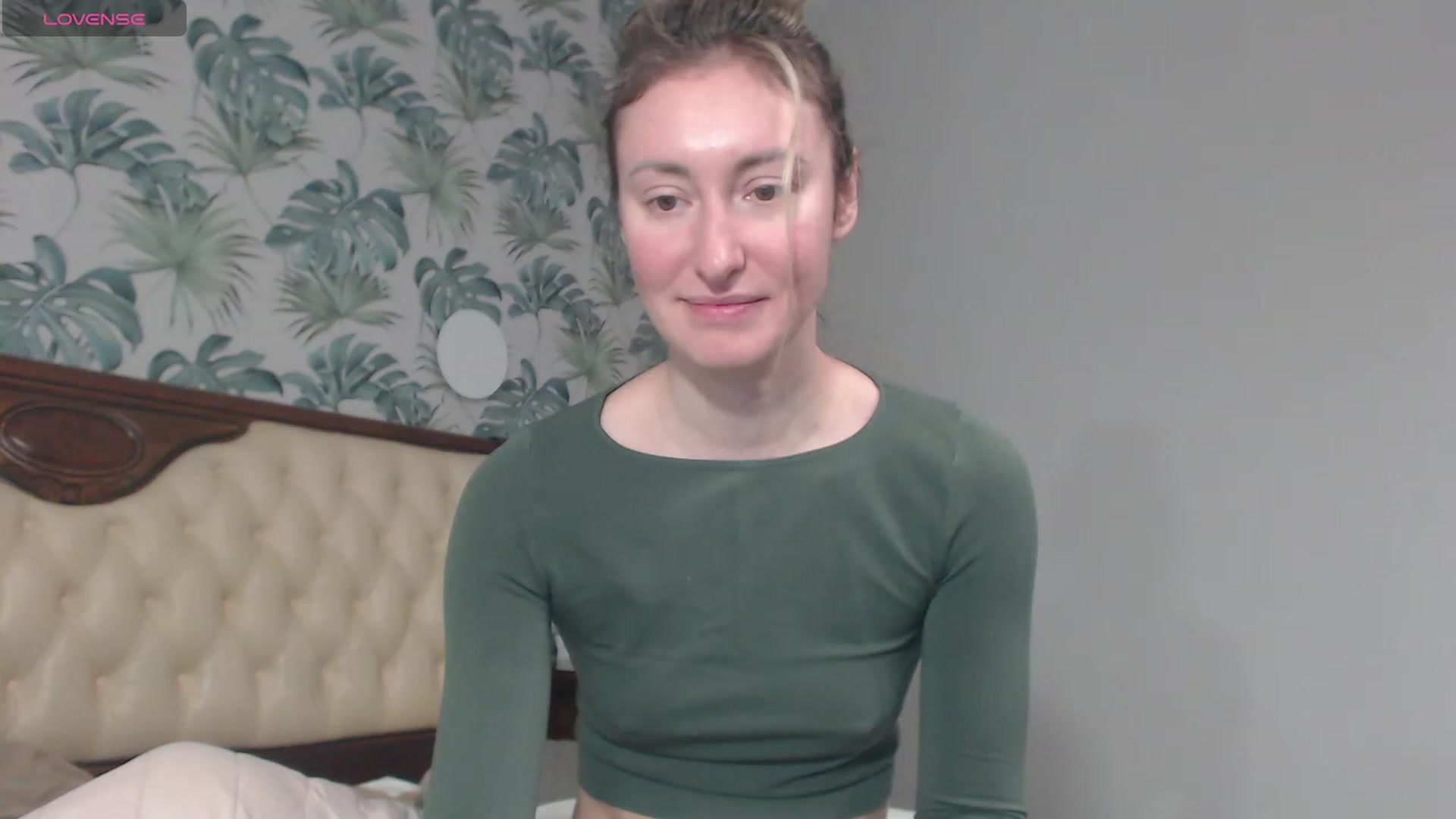 Gallery image thumbnail from Veronica_4u's myfreecams stream on, 03/13/2024, 08:40 image 15 of 20
