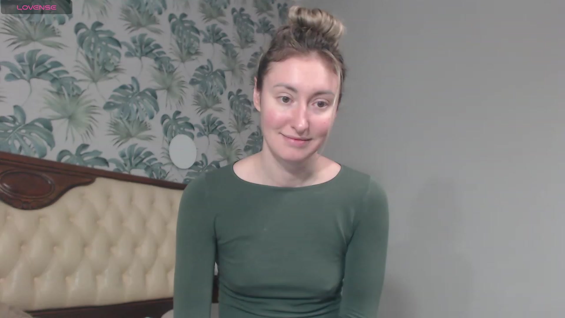Gallery image thumbnail from Veronica_4u's myfreecams stream on, 03/13/2024, 08:40 image 1 of 20