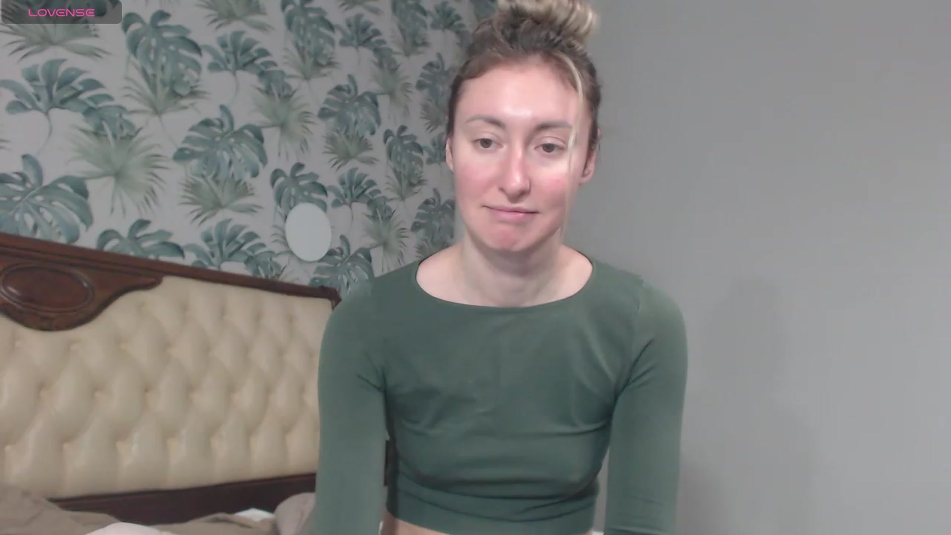 Gallery image thumbnail from Veronica_4u's myfreecams stream on, 03/13/2024, 08:40 image 18 of 20