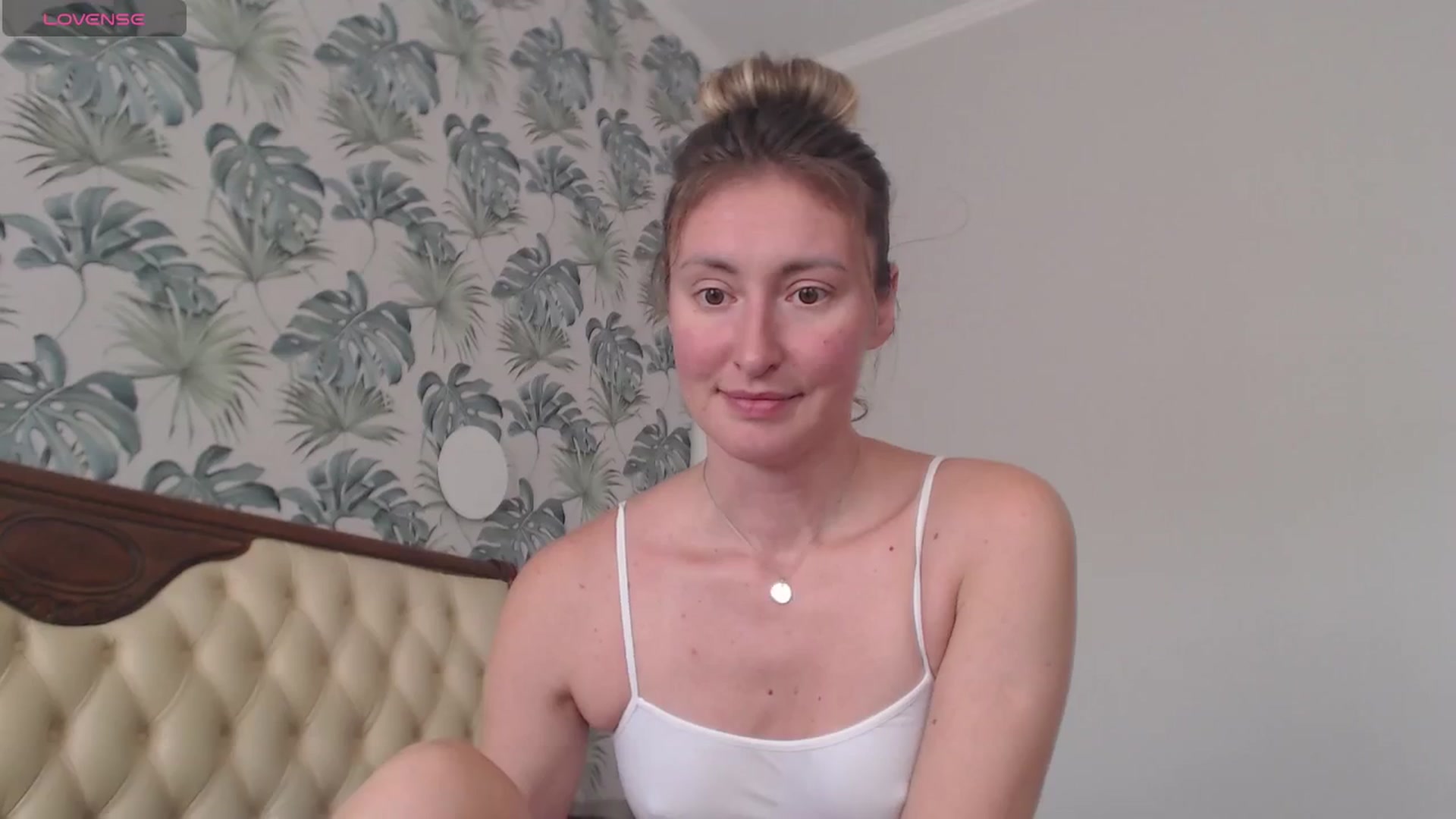 Gallery image thumbnail from Veronica_4u's myfreecams stream on, 08/07/2024, 12:36 image 8 of 20