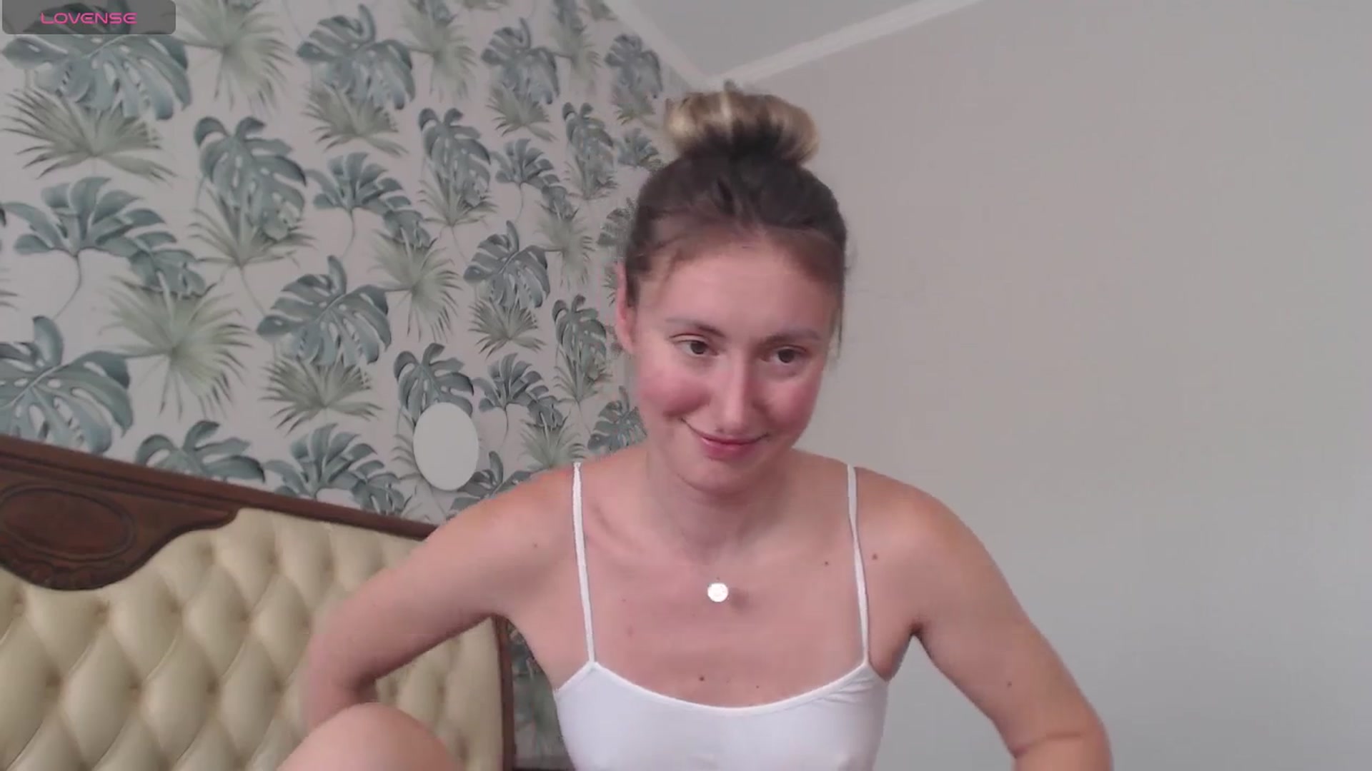 Gallery image thumbnail from Veronica_4u's myfreecams stream on, 08/07/2024, 12:36 image 9 of 20
