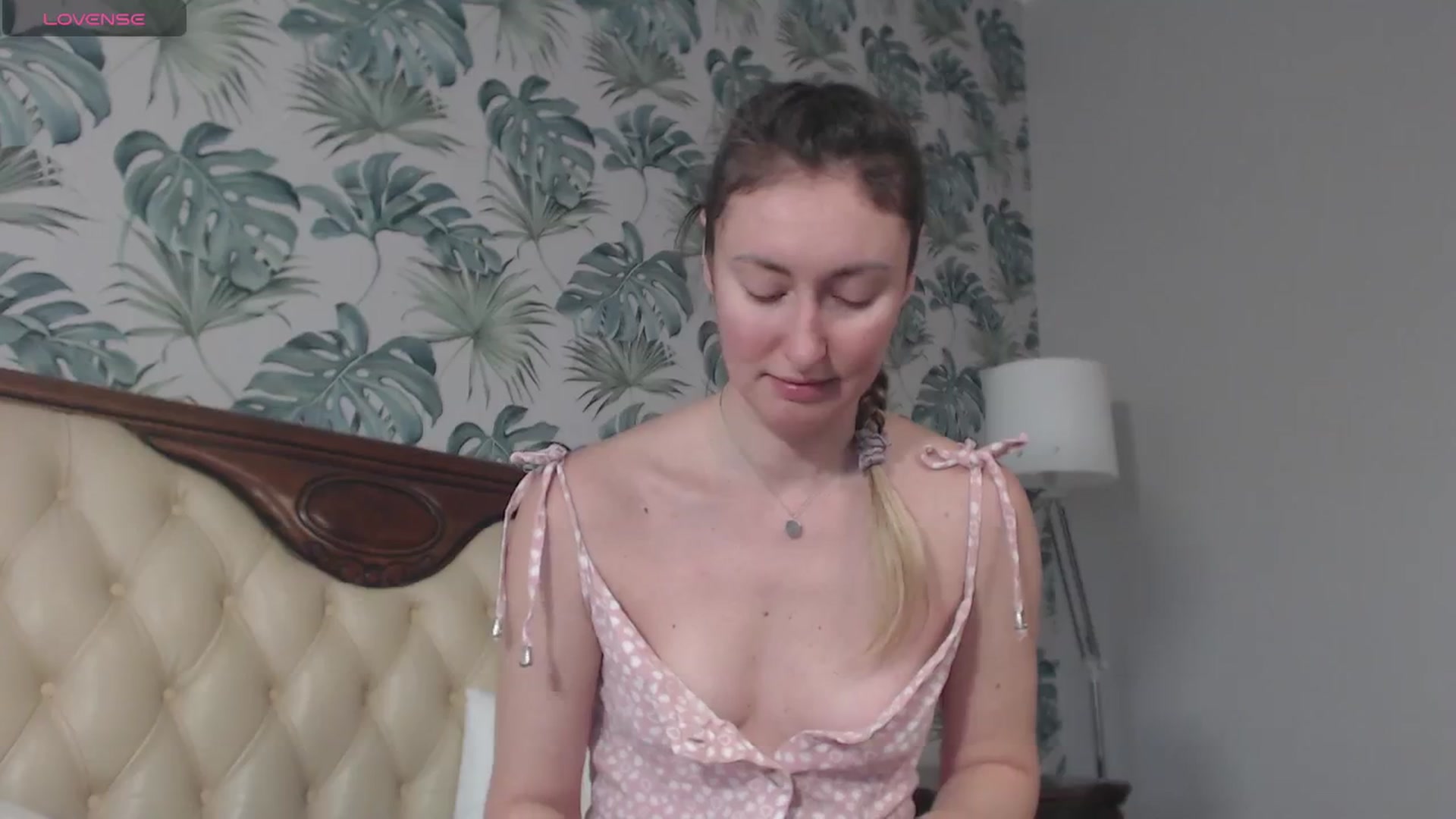 Gallery image thumbnail from Veronica_4u's myfreecams stream on, 12/23/2024, 09:11 image 7 of 20