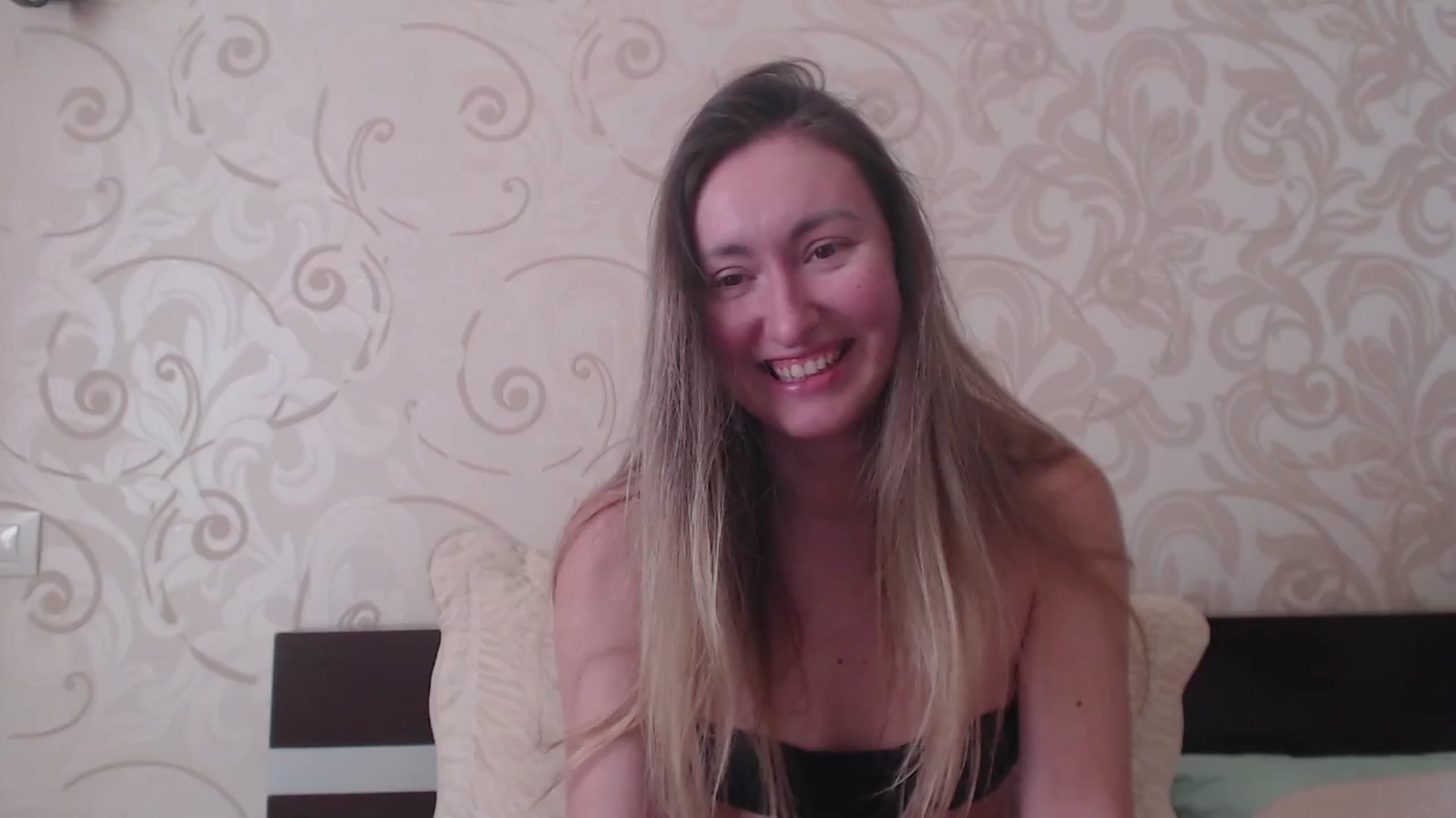 Gallery image thumbnail from Veronica_4u's myfreecams stream on, 02/22/2025, 09:15 image 6 of 20