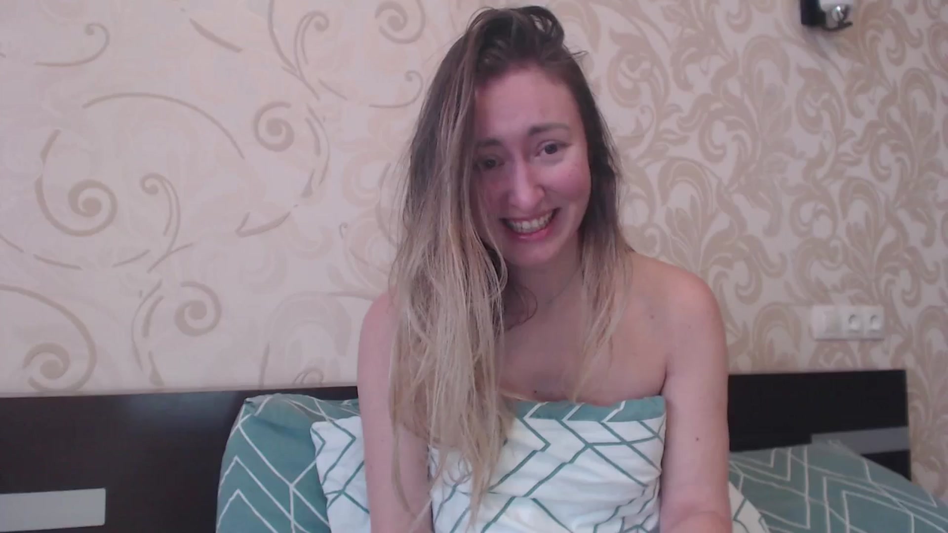 Gallery image thumbnail from Veronica_4u's myfreecams stream on, 02/24/2025, 07:14 image 9 of 20