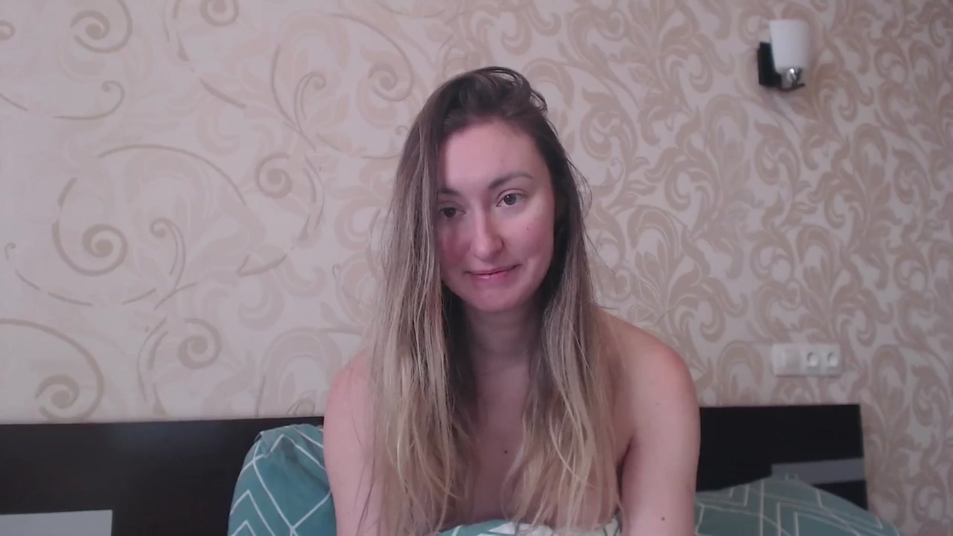 Gallery image thumbnail from Veronica_4u's myfreecams stream on, 02/24/2025, 09:15 image 5 of 20