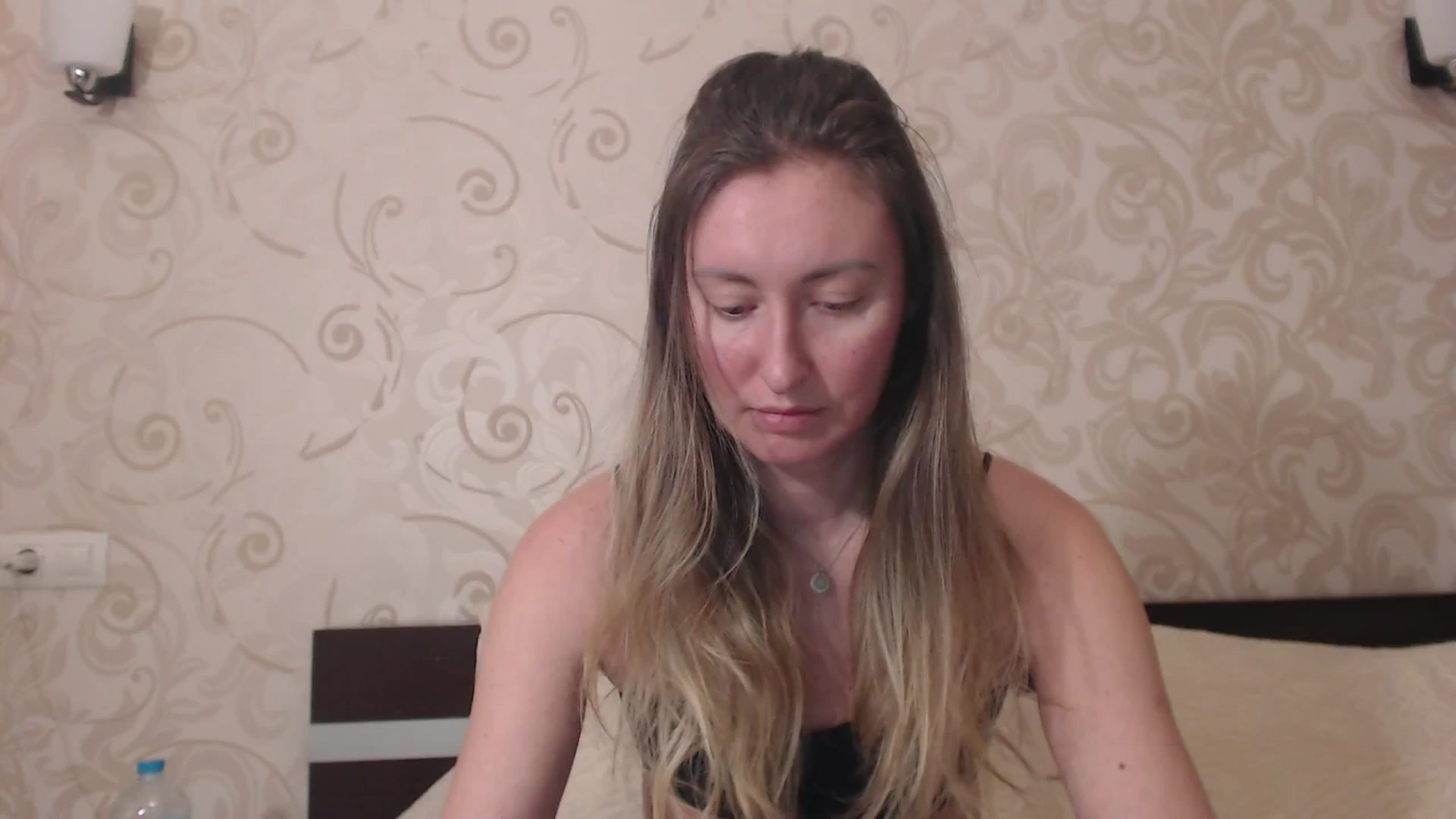 Gallery image thumbnail from Veronica_4u's myfreecams stream on, 03/05/2025, 14:25 image 18 of 20