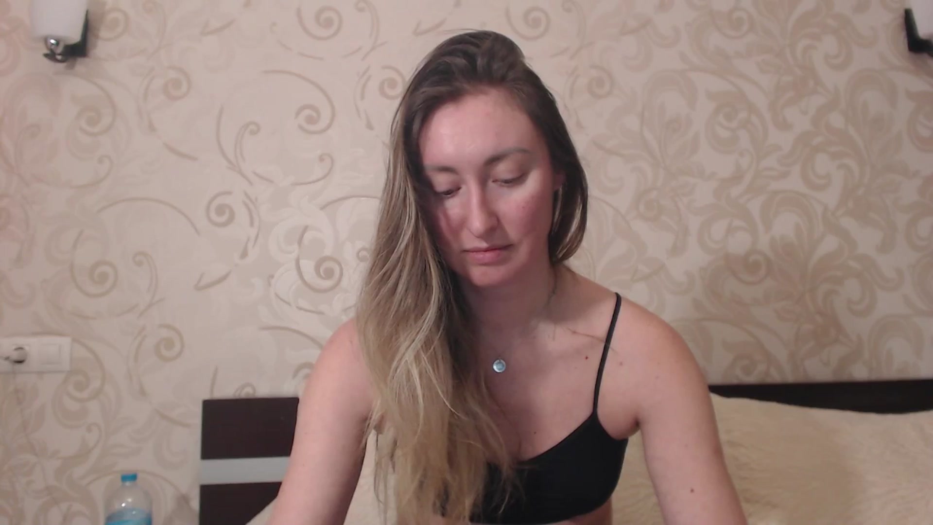 Gallery image thumbnail from Veronica_4u's myfreecams stream on, 03/05/2025, 14:25 image 13 of 20