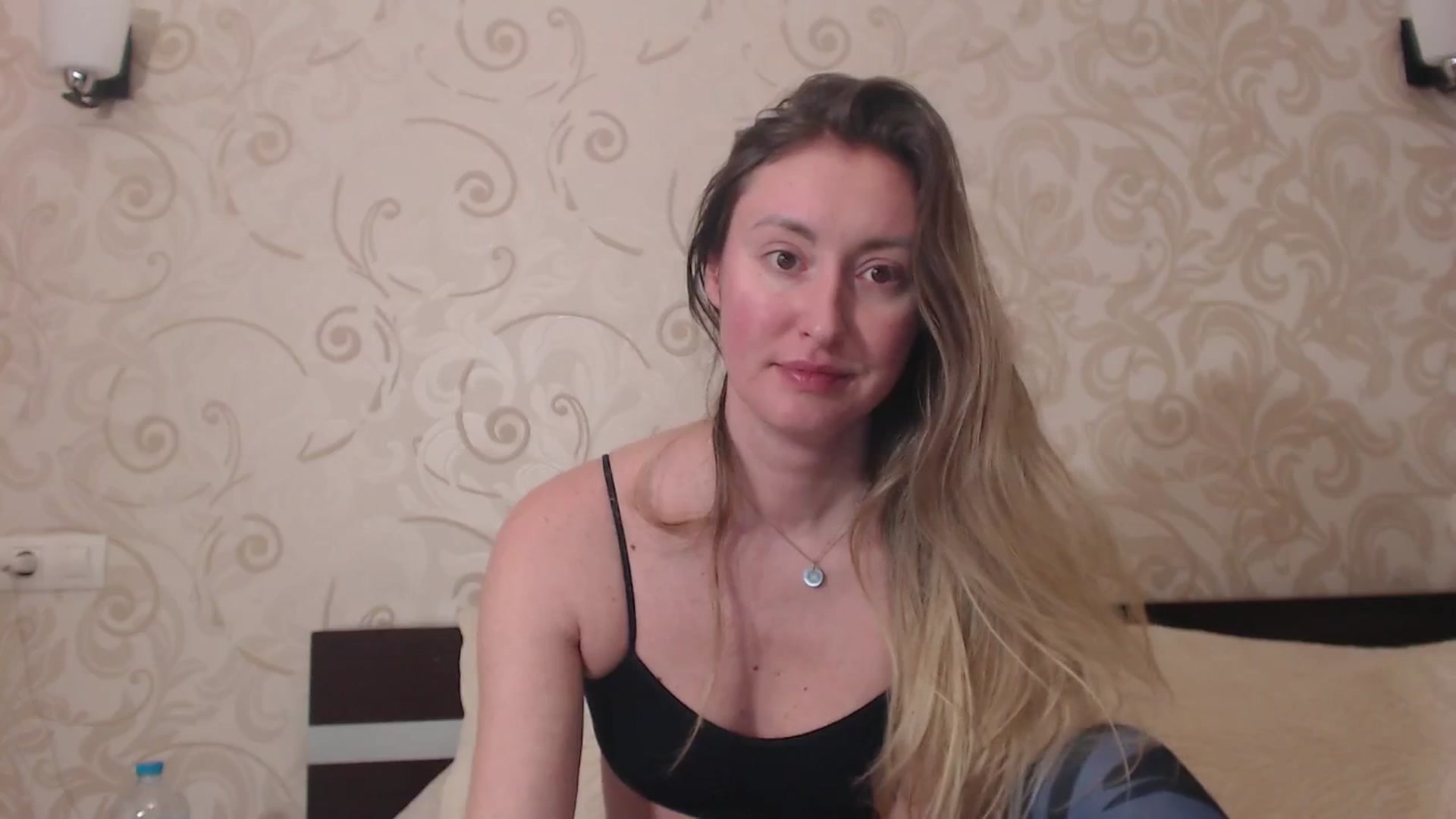 Gallery image thumbnail from Veronica_4u's myfreecams stream on, 03/05/2025, 14:25 image 14 of 20