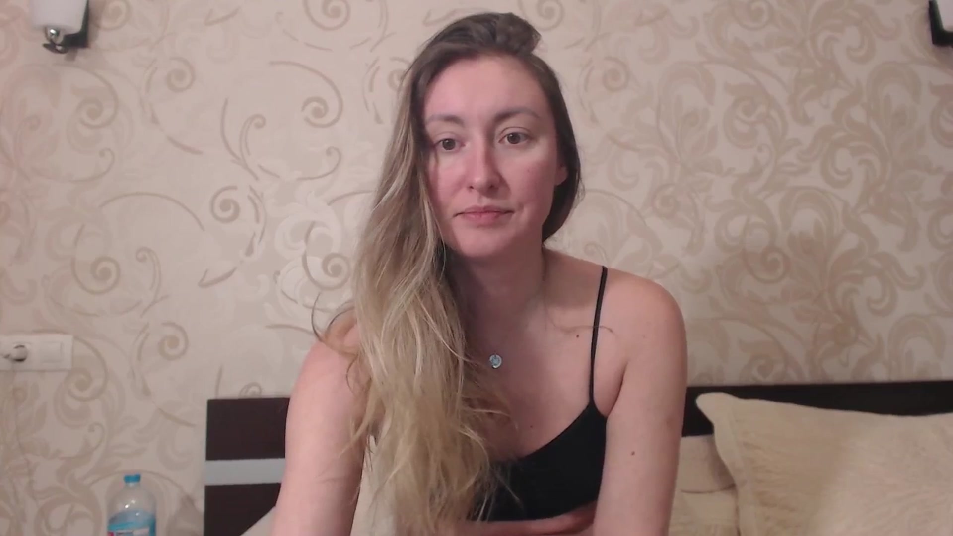 Gallery image thumbnail from Veronica_4u's myfreecams stream on, 03/05/2025, 14:25 image 6 of 20