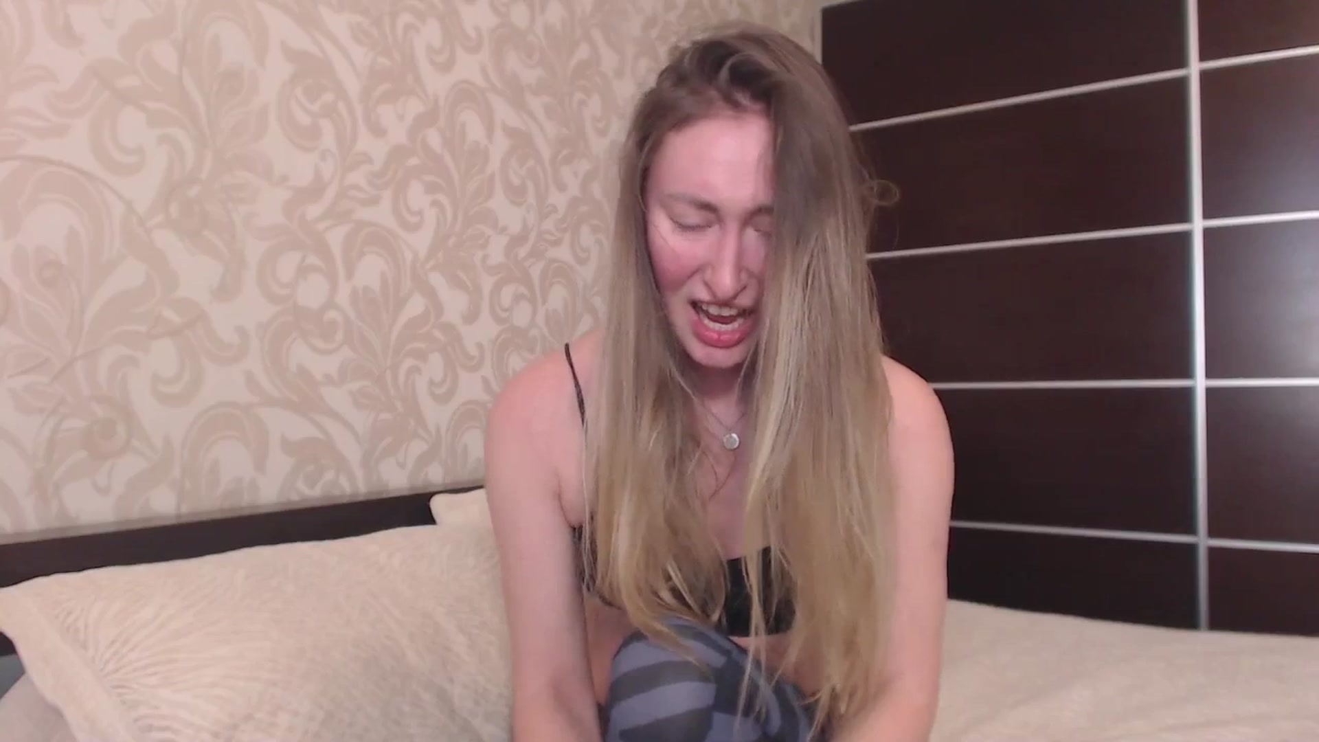 Gallery image thumbnail from Veronica_4u's myfreecams stream on, 03/07/2025, 14:38 image 4 of 20