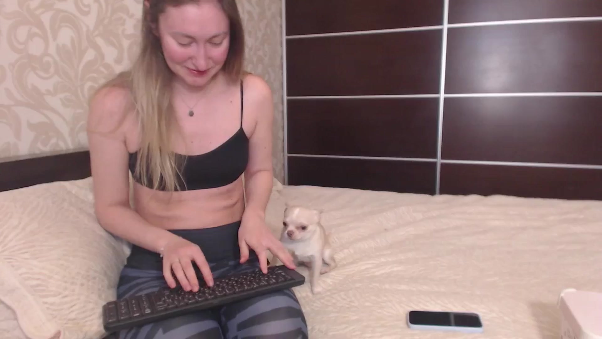 Gallery image thumbnail from Veronica_4u's myfreecams stream on, 03/07/2025, 14:38 image 6 of 20
