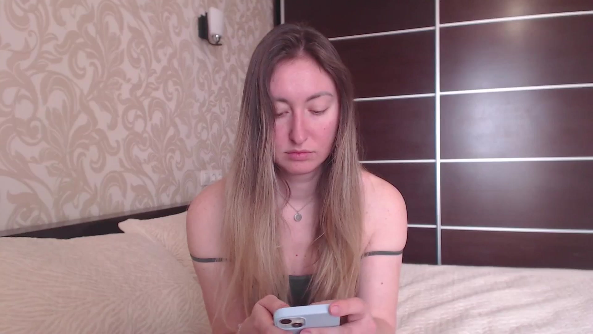 Gallery image thumbnail from Veronica_4u's myfreecams stream on, 03/10/2025, 08:06 image 18 of 20