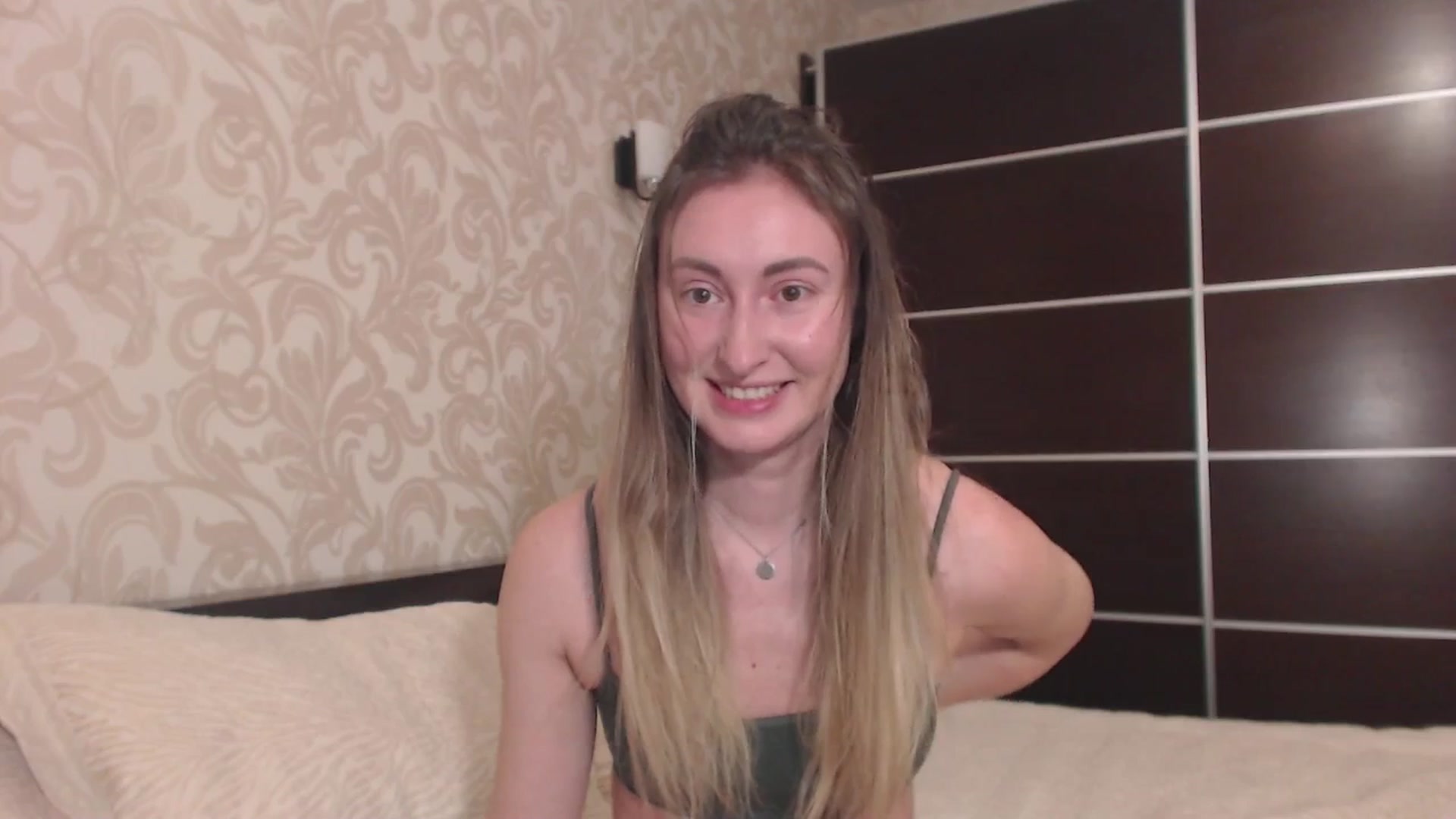 Gallery image thumbnail from Veronica_4u's myfreecams stream on, 03/10/2025, 17:19 image 16 of 20